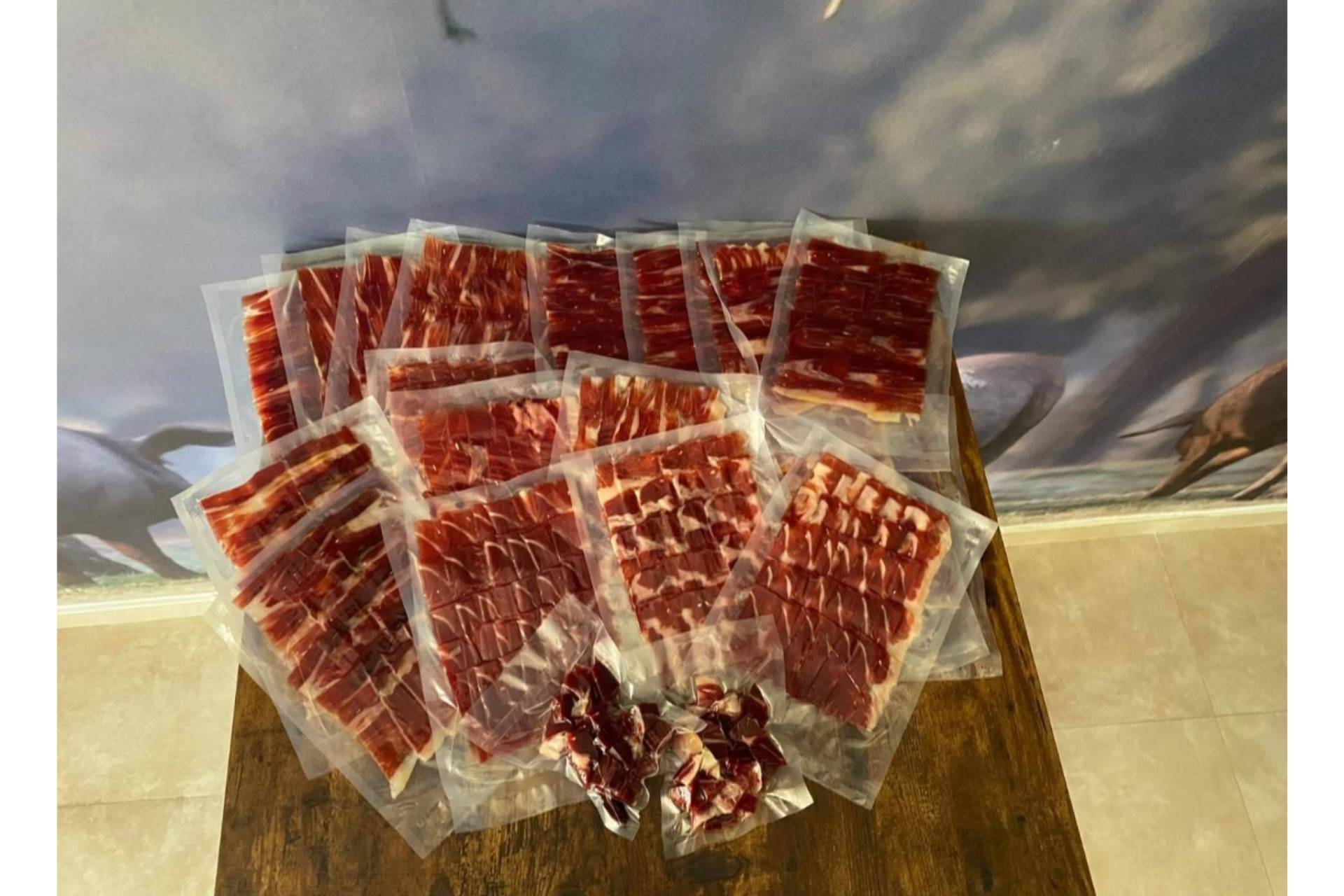 La Fábrica Jamones y Quesos honra los sabores ibéricos con productos seleccionados de gran calidad