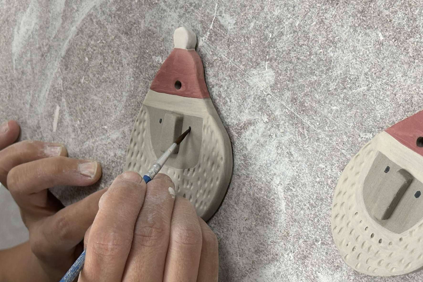 Talleres de cerámica navideña para diseñar piezas decorativas exclusivas