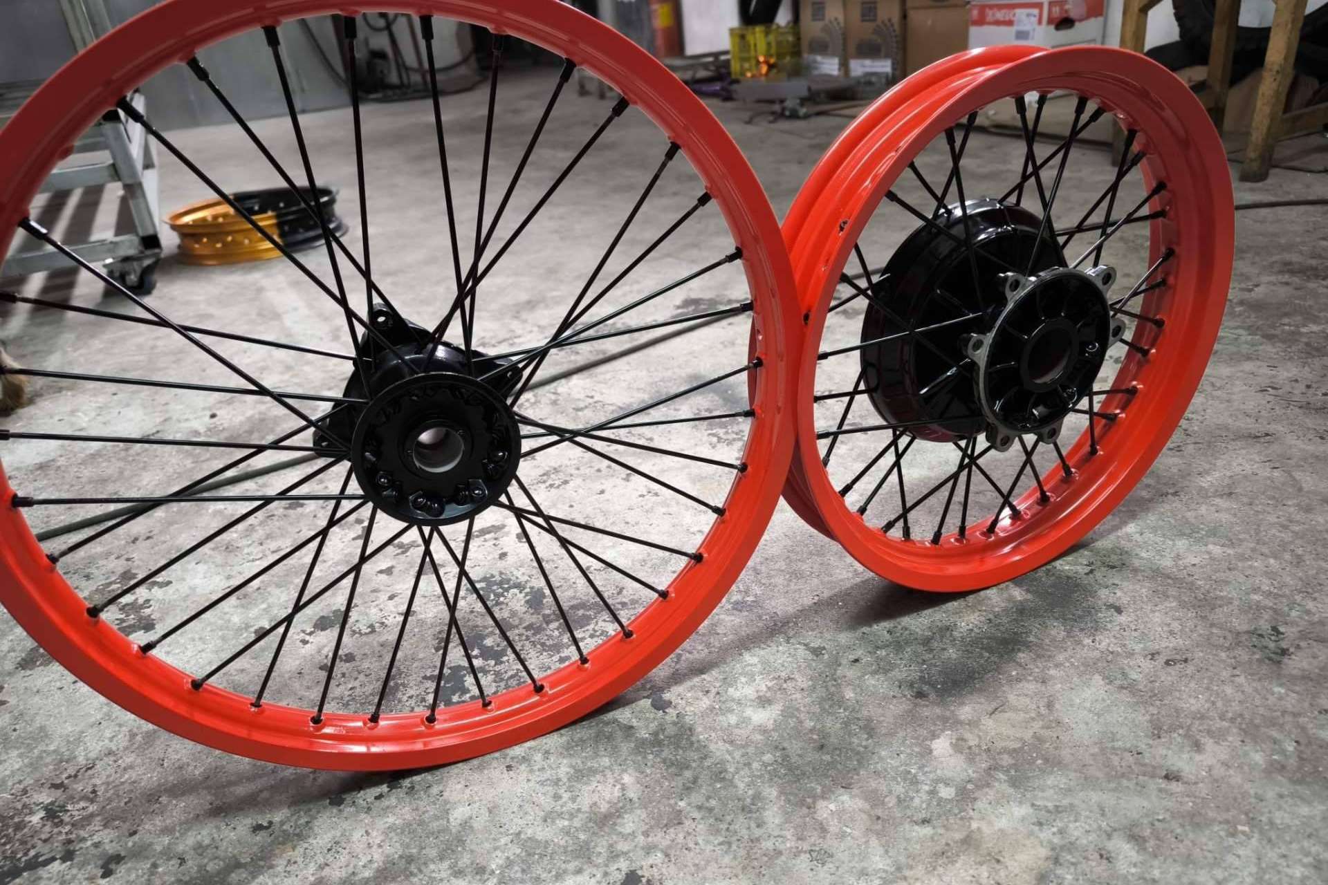 Pintura en polvo al horno para llantas y piezas de moto; Restauración y personalización con JJ Racing Coatings