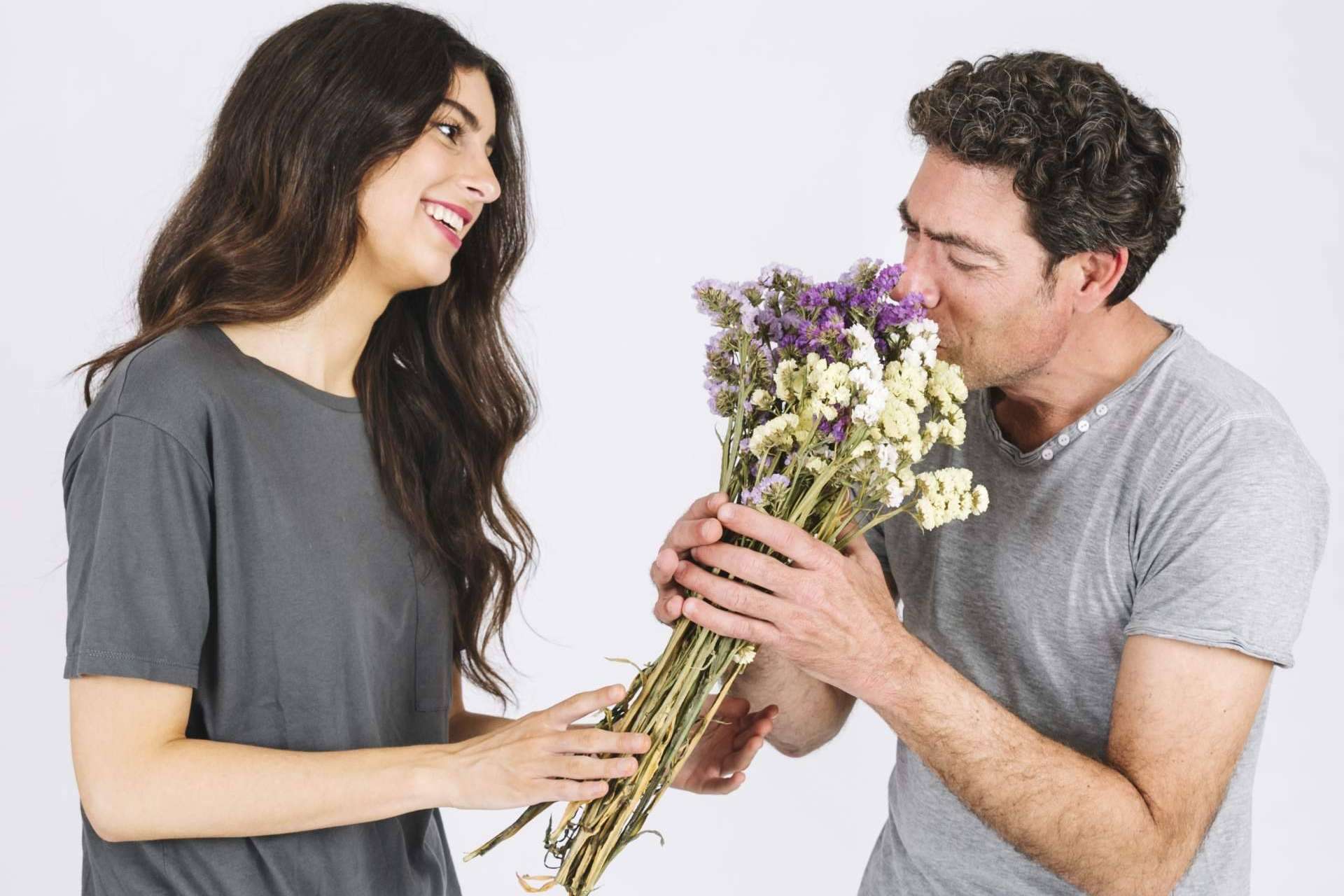 El arte de agradecer con flores; teleROSA lo hace posible en cualquier rincón de España
