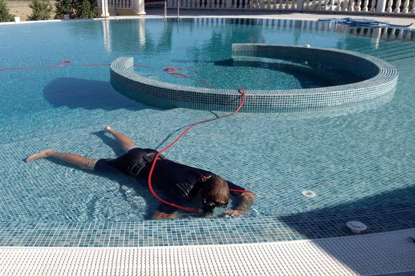 ¿Dónde conseguir profesionales en reparación de fugas de agua en piscinas? Telefuga.