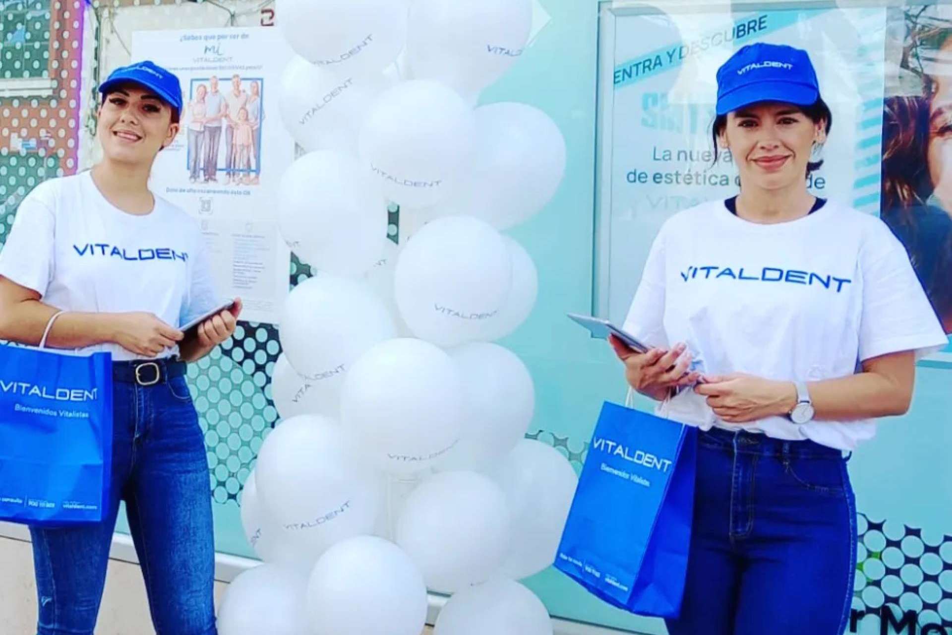 Ecotáctil ofrece personal cualificado para eventos con azafatas y promotores en cualquier punto del país