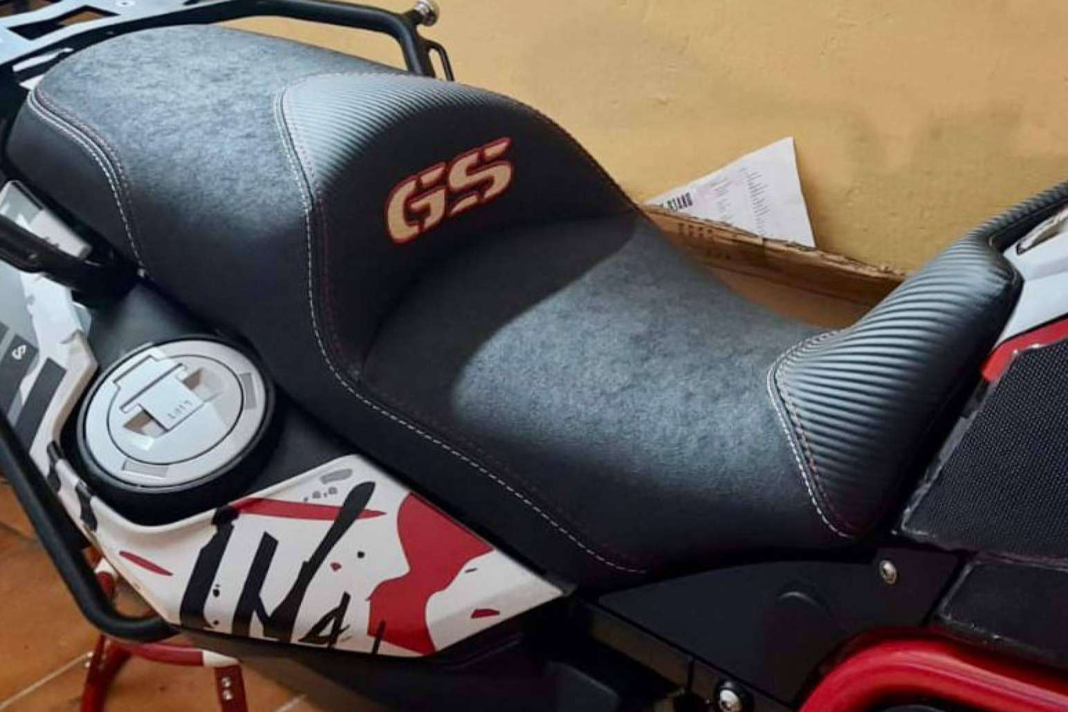 Tapizar asiento moto, la especialidad de JM-Fundas para mejorar confort y estilo