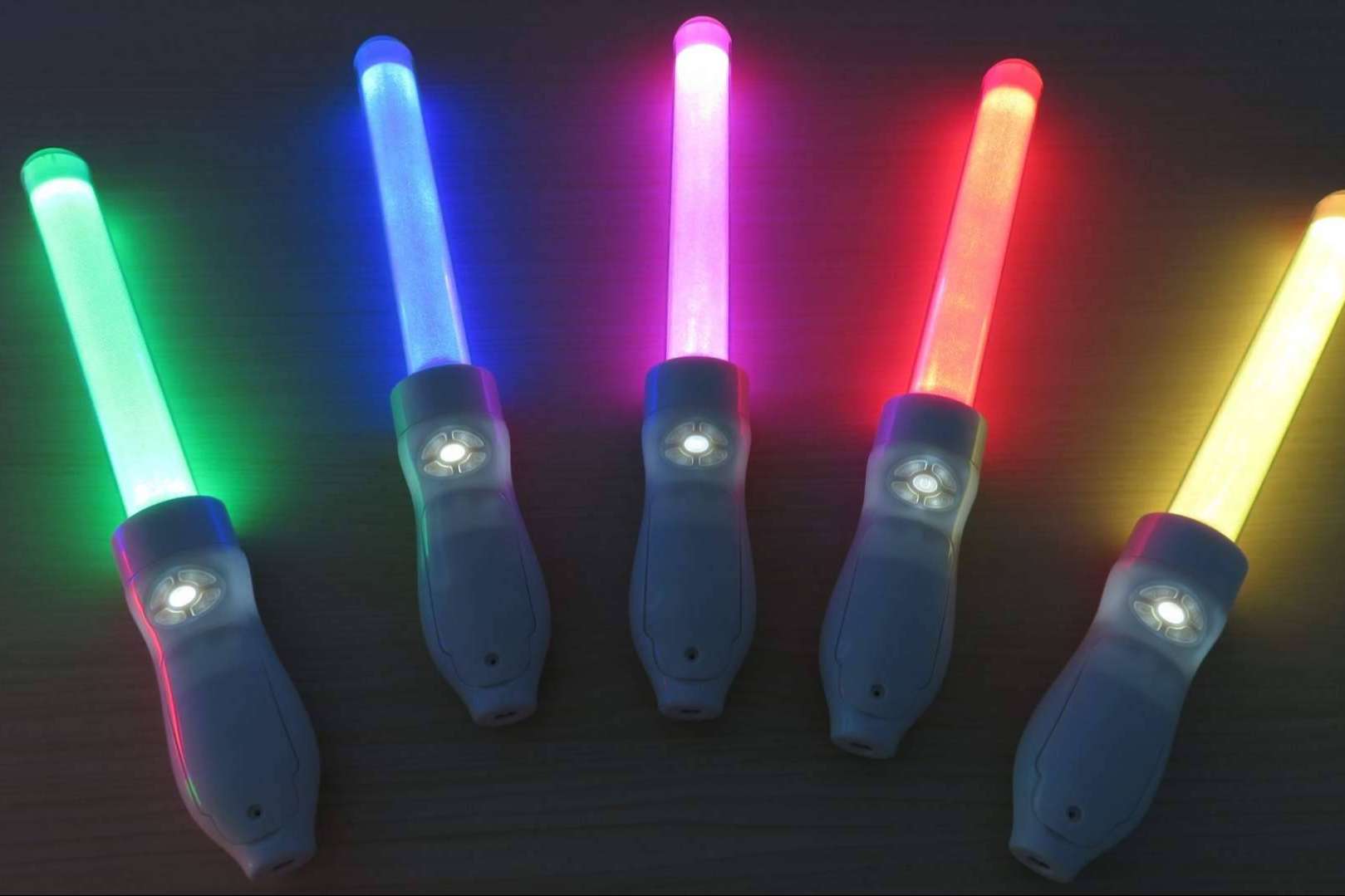 Interacción y votación en tiempo real con los palos luminosos de Custom Vote