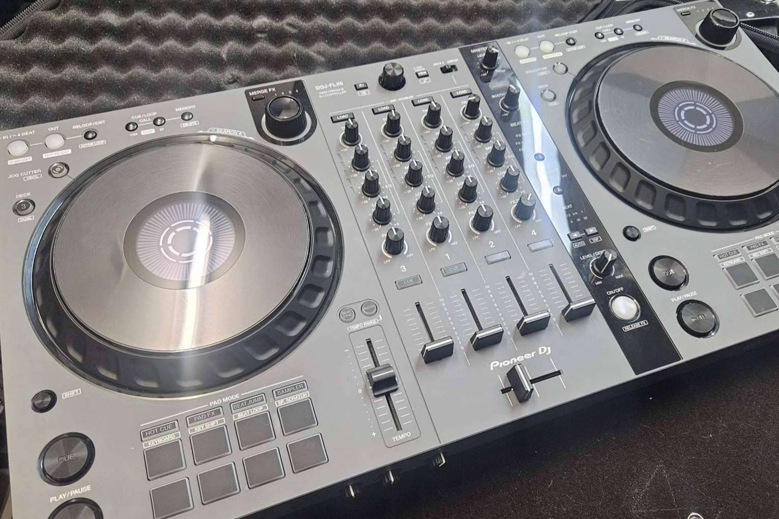 El alquiler de equipos de DJ de ASB Audiovisuals transforma bodas y eventos en experiencias inolvidables