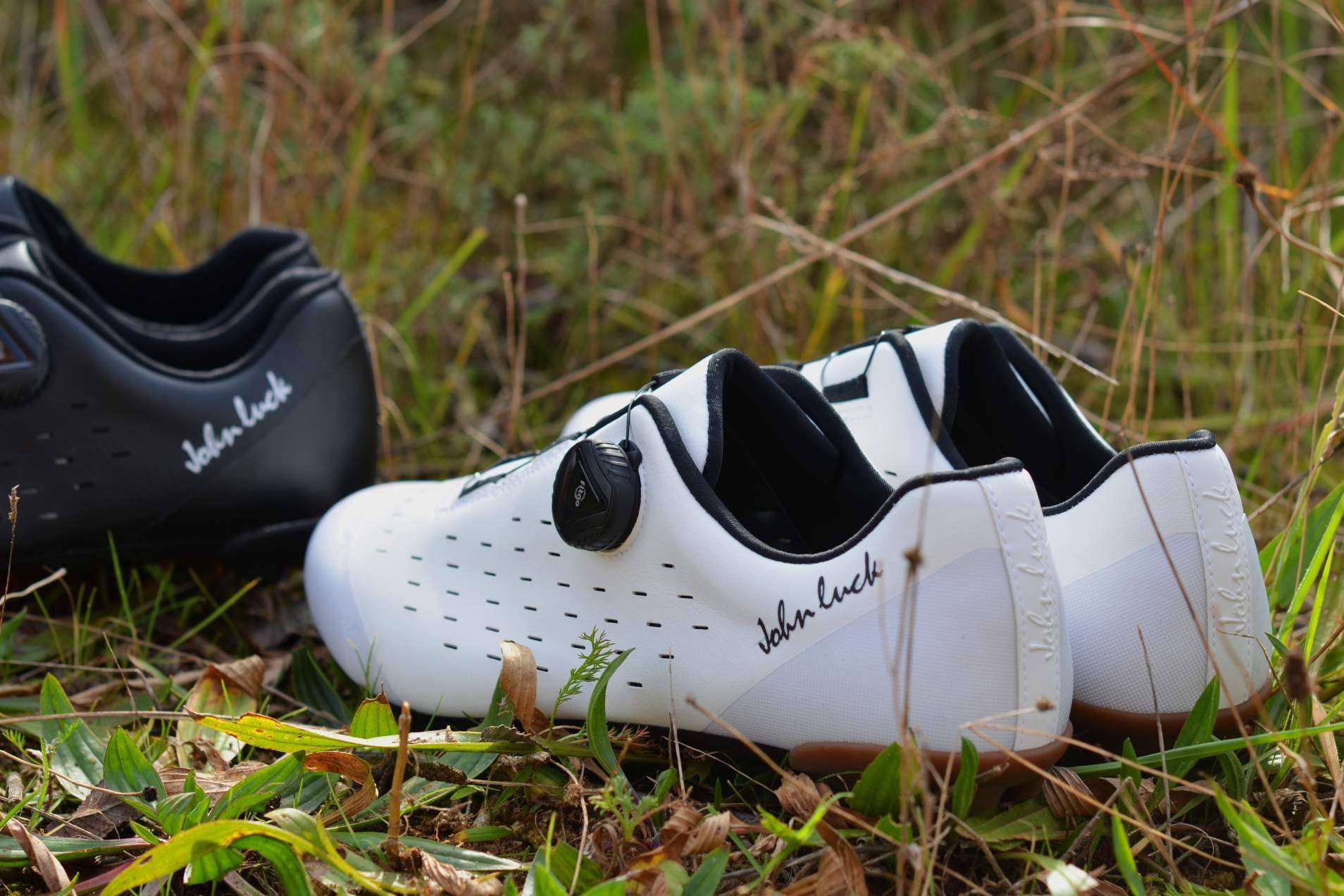 John Luck mejora la experiencia del ciclista con zapatillas de horma ancha
