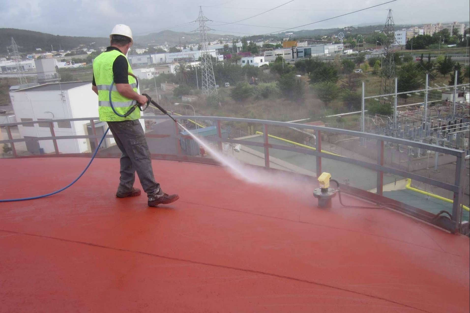 Serviarnau garantiza superficies libres de impurezas con su avanzada limpieza por chorro de arena