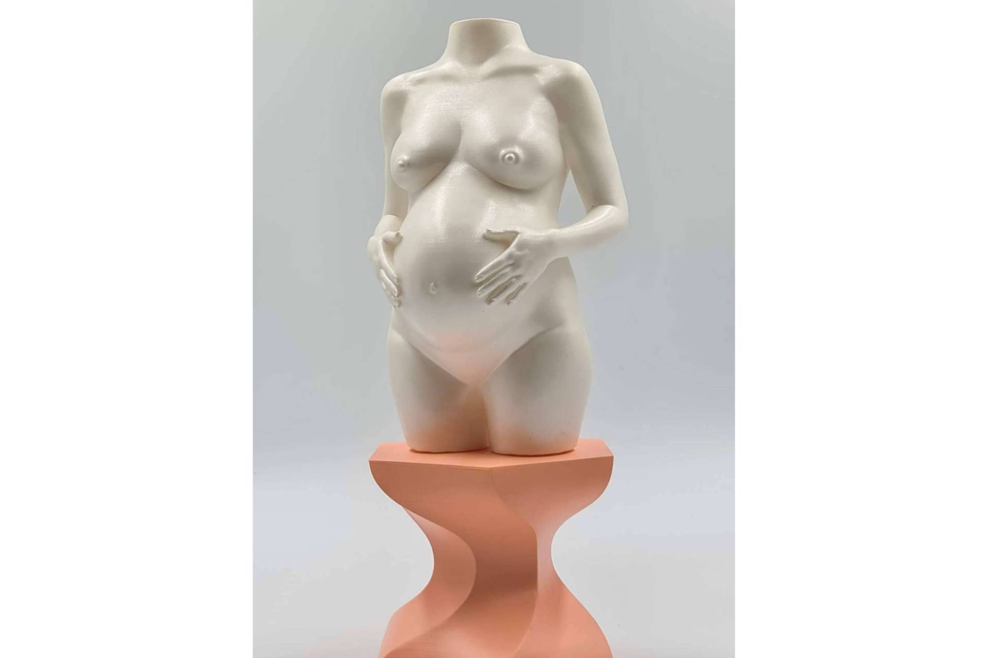 Regalo especial para embarazada; esculturas personalizadas que convierten el cuerpo en arte