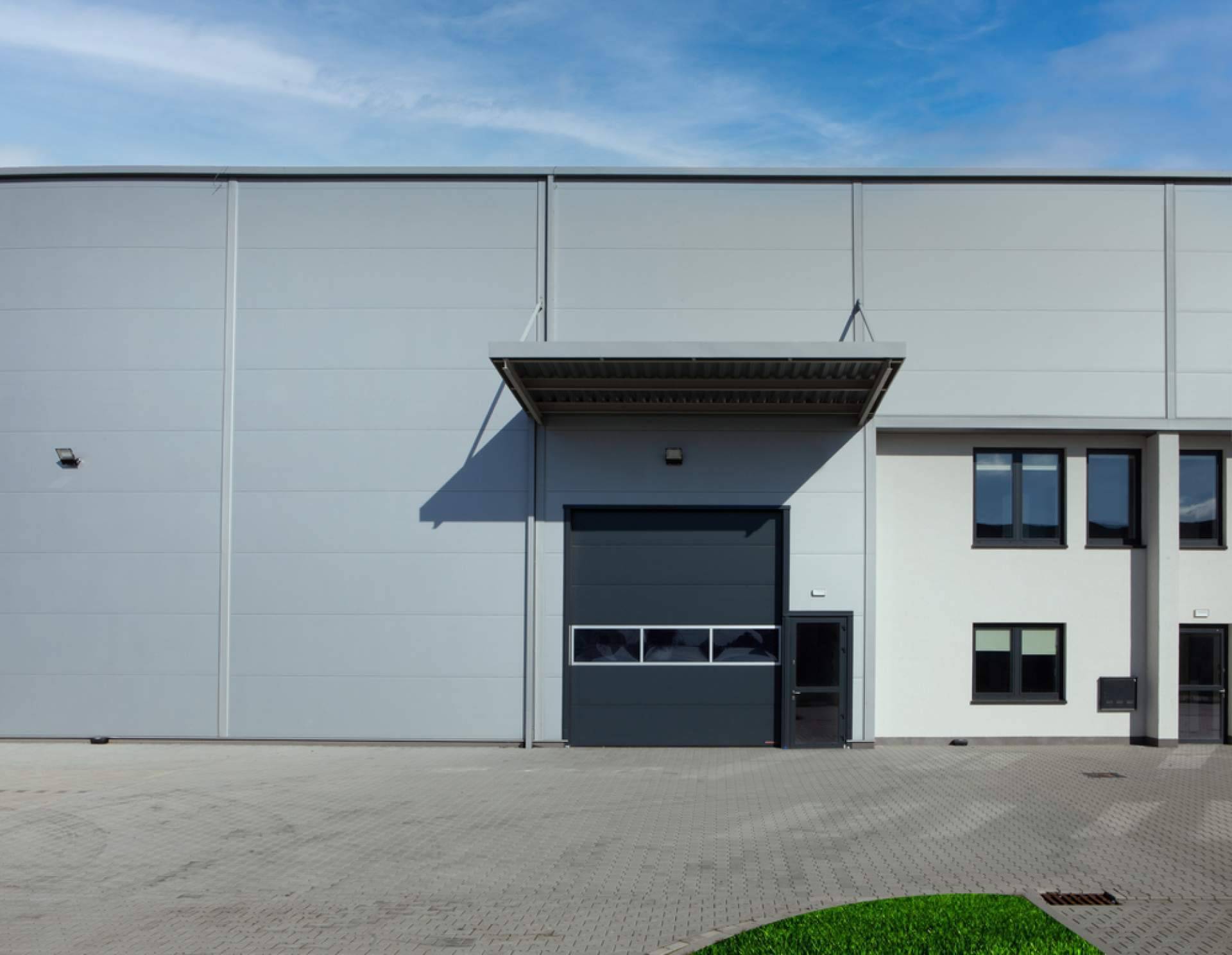 Comprar nave industrial en Madrid con Ibernave, una opción estratégica para empresas y pymes