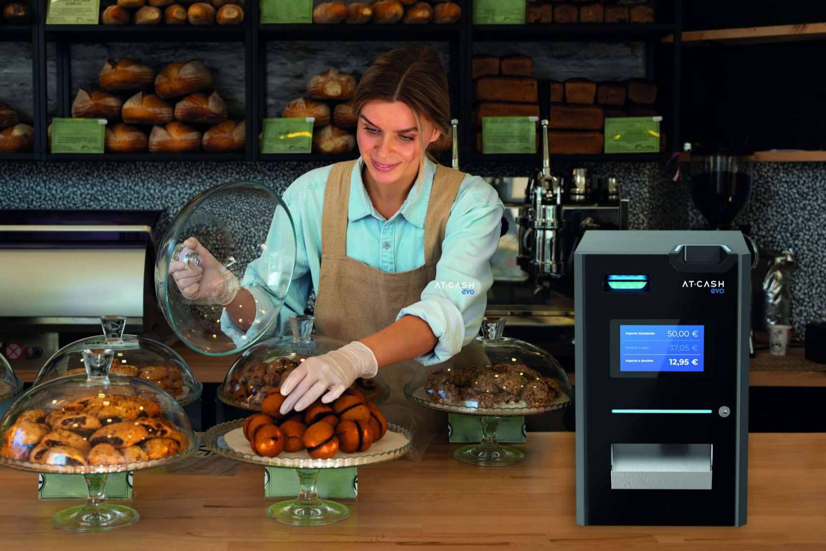 AT-CASH EVO optimiza el punto de venta con un sistema de autocobro compacto y asequible
