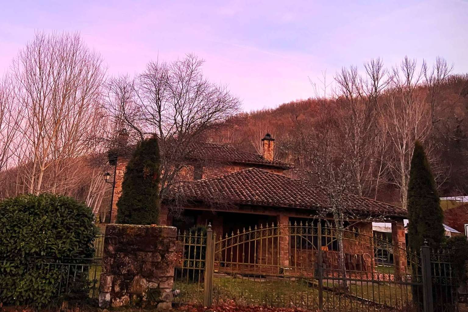 Yoga Te Transforma lanza su programa de voluntariado vacaciones yoga para el verano en la montaña leonesa