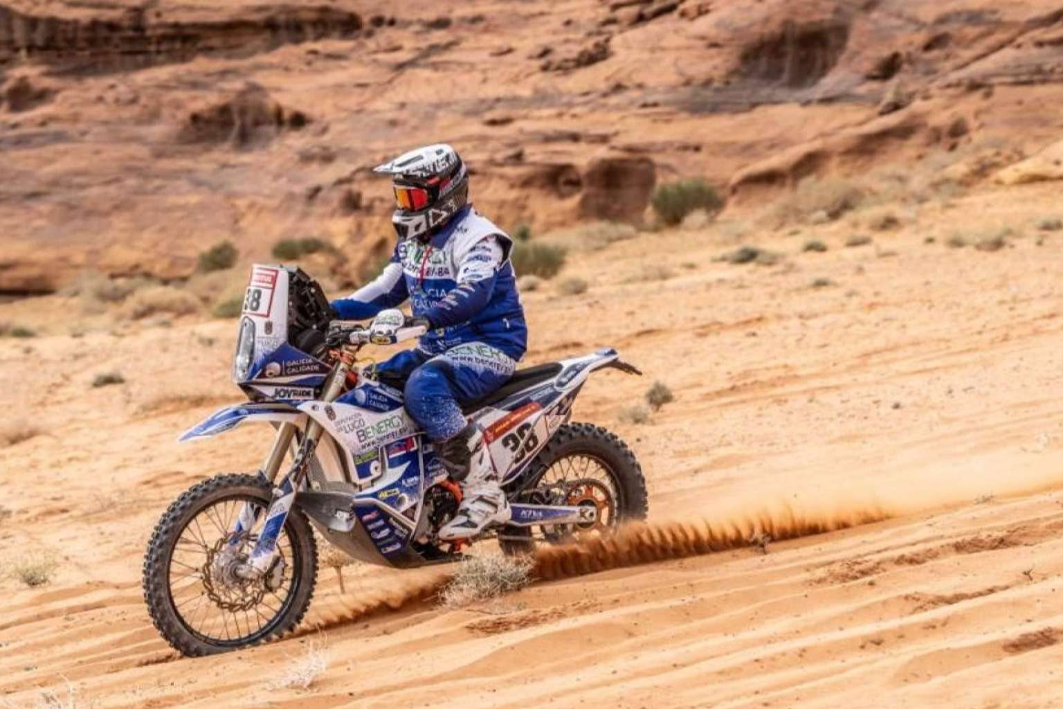 Creatividad y personalización sobre ruedas con los adhesivos de moto de ADHESIVOSEMBARRADOS