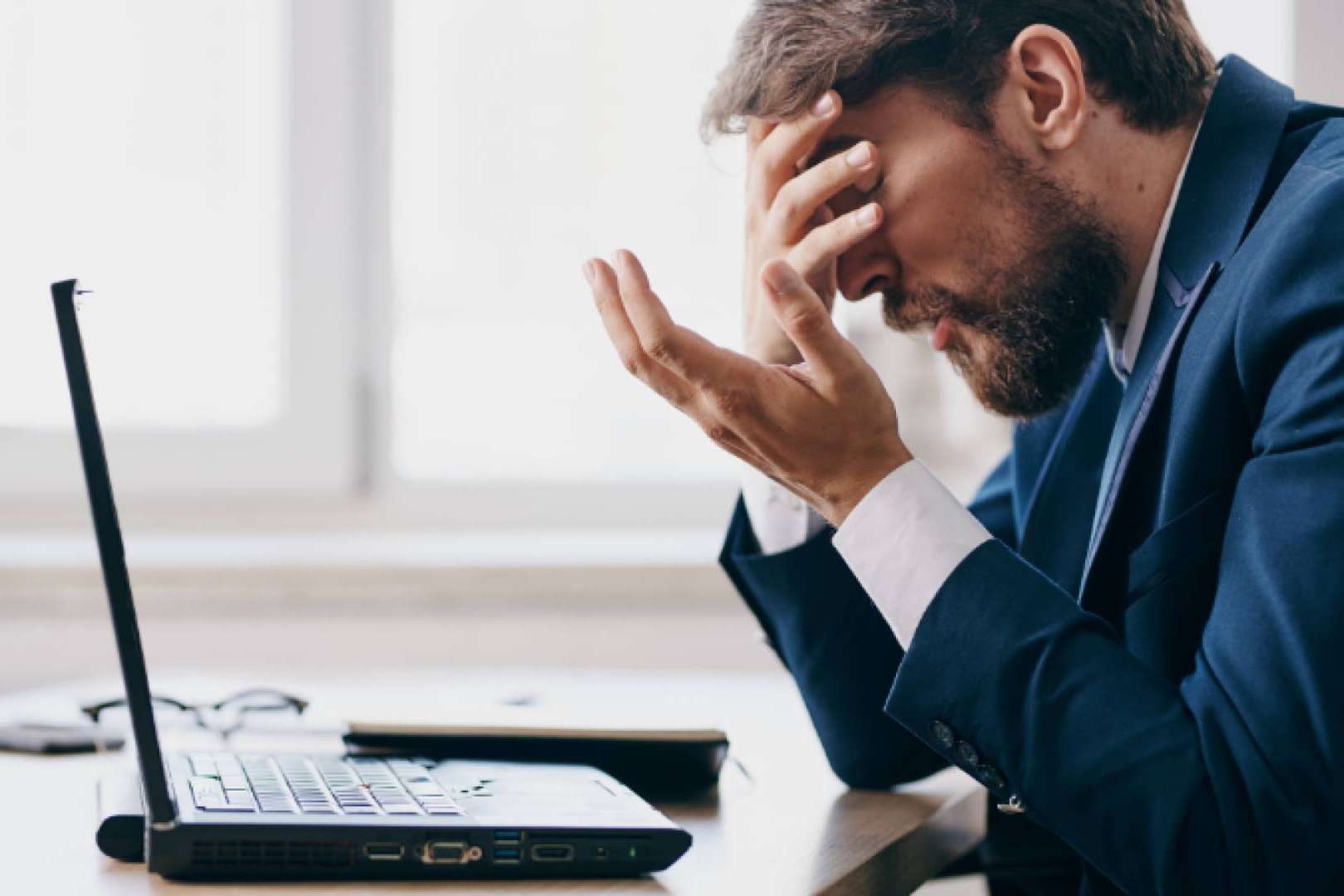 La desconexión laboral interna amenaza la comunicación en las empresas, advierten expertos del sector