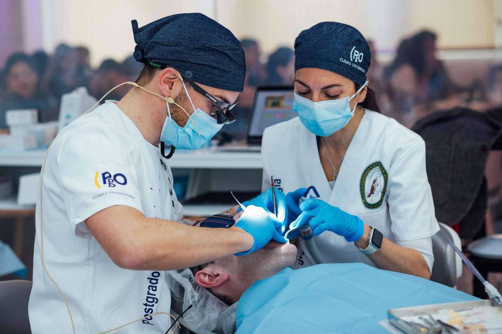 Especialización en odontología con PgO UCAM
