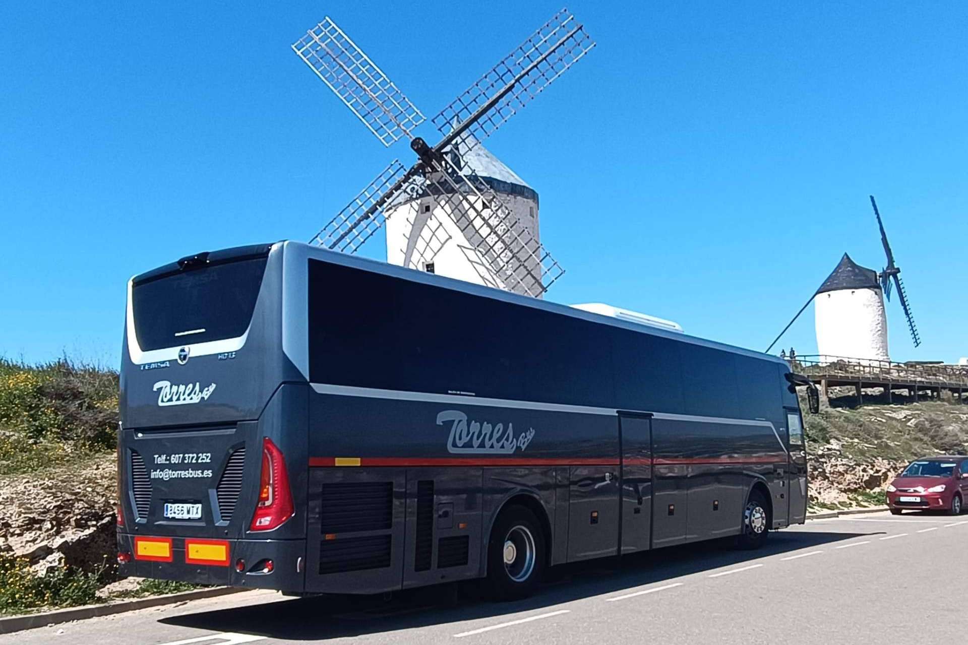 Torres Bus refuerza su oferta de servicios de alquiler autobuses Madrid con flota moderna y atención personalizada