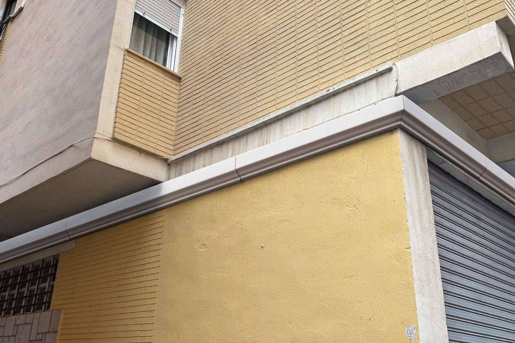 Crece la demanda de canaletas fachada exterior, Tapacables lidera la ocultación de cableado en edificios