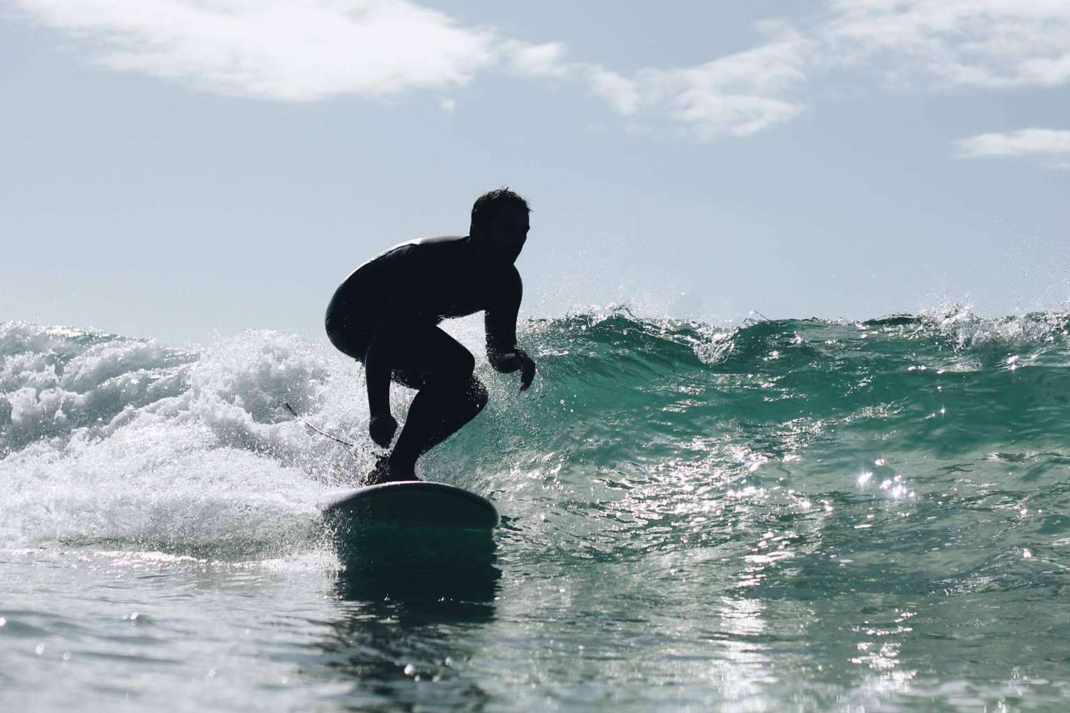 Consejos clave para aprender a surfear este verano, guía para surf principiante