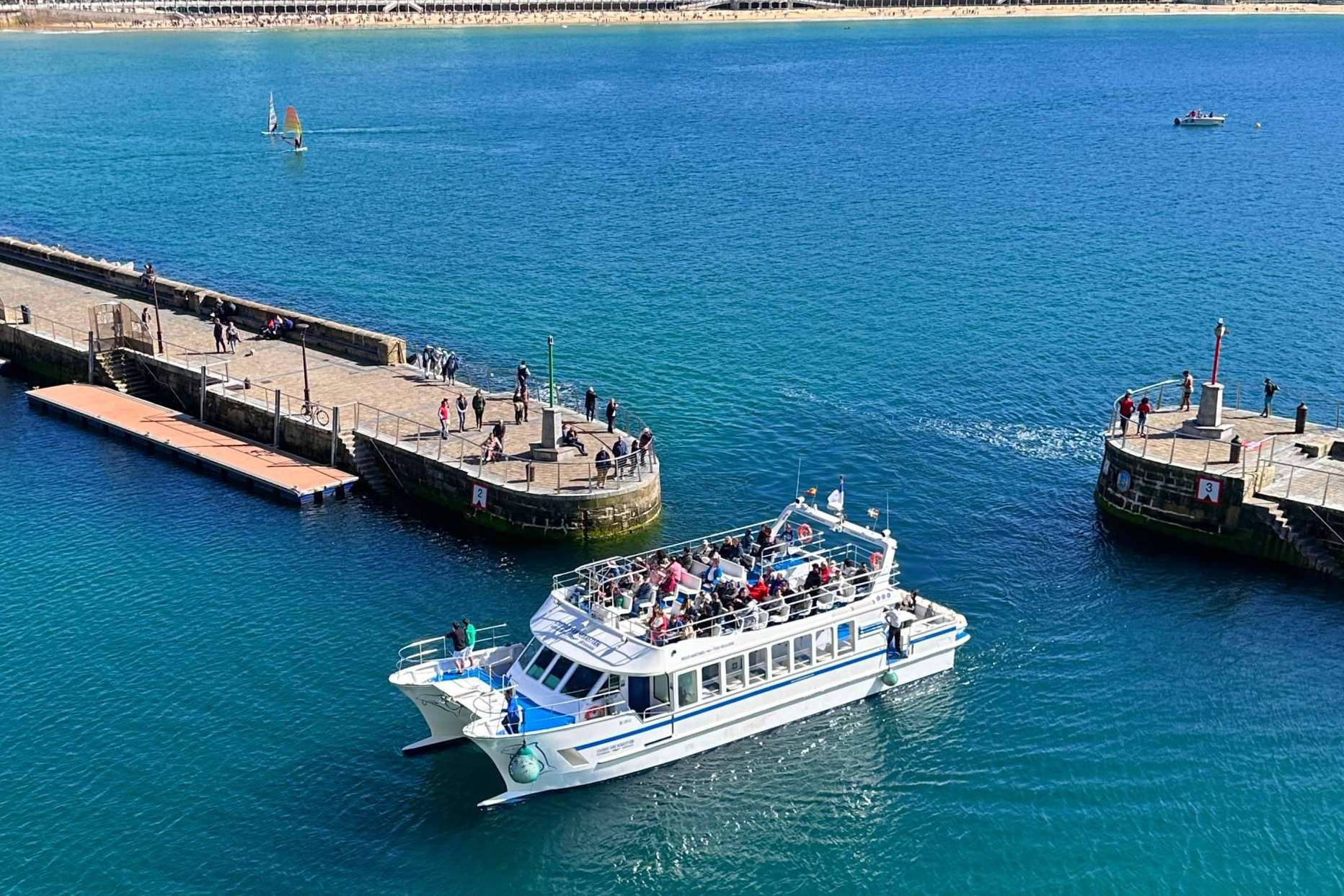 Ya surca el mar el Catamarán Finanzauto Ciudad de San Sebastián con propulsión limpia