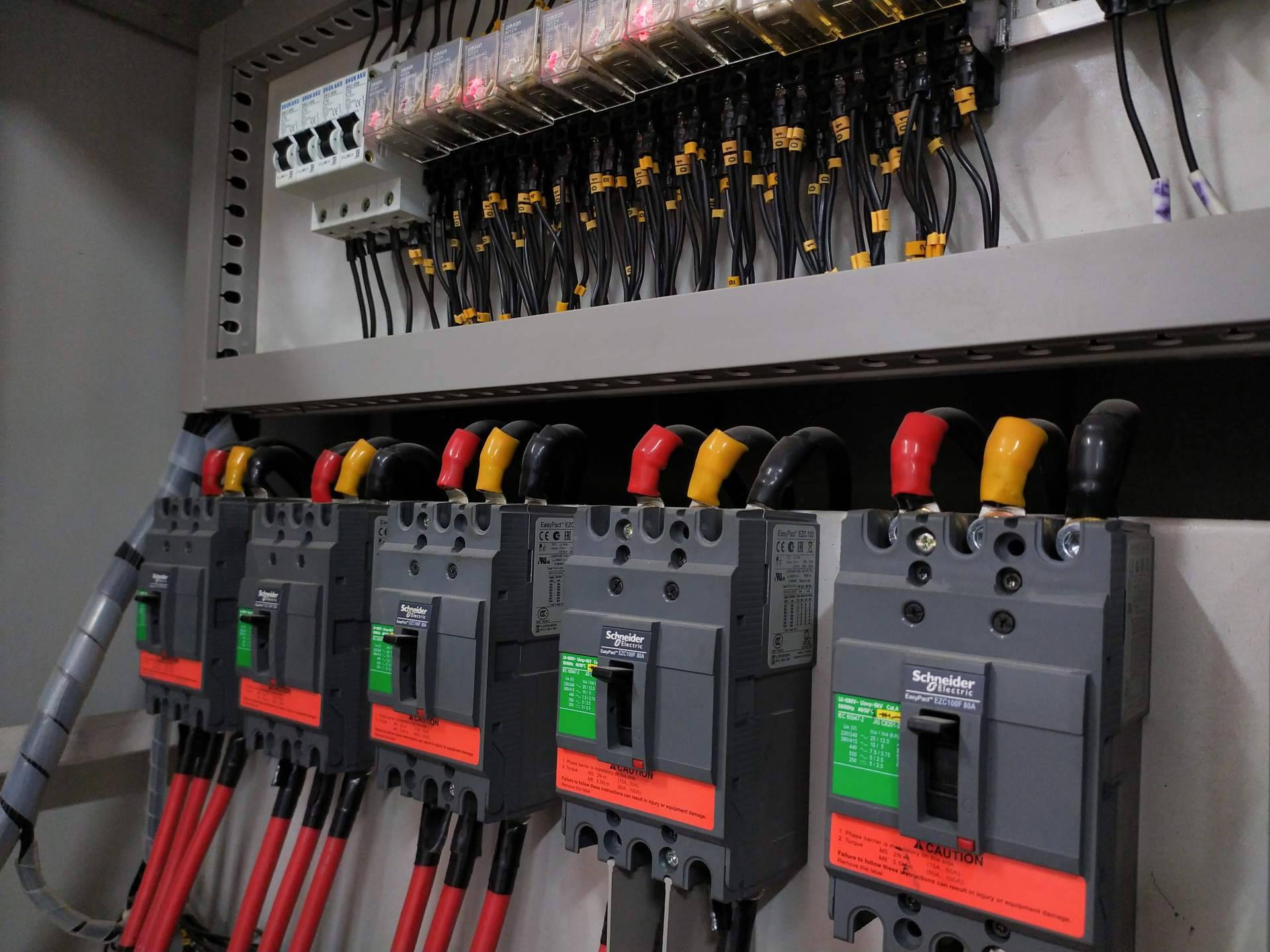 El material eléctrico Schneider Electric gana presencia en proyectos energéticos a través de Cadenza Electric