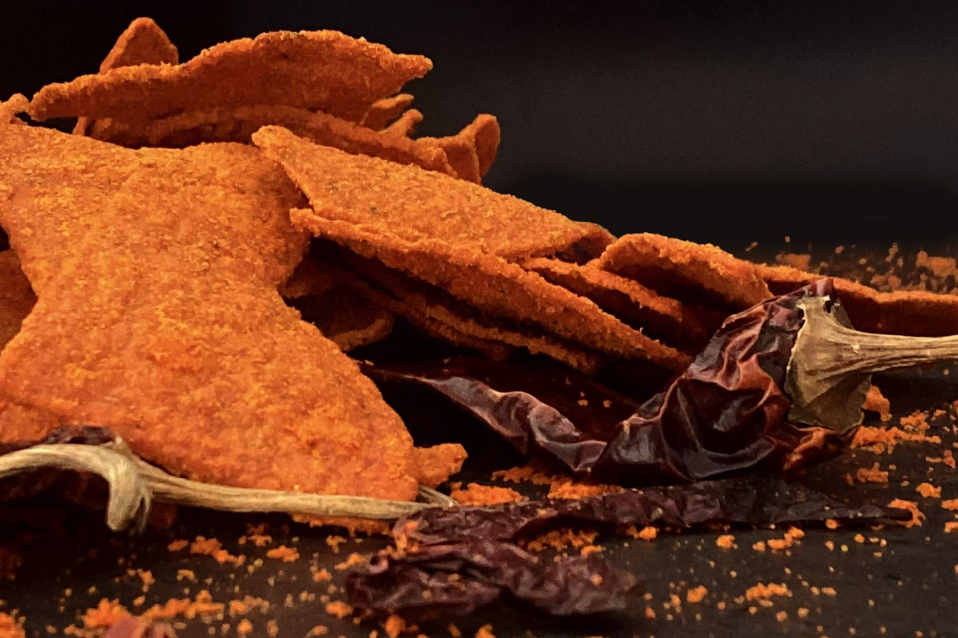 El snack picante que conquista; totopos enchilados