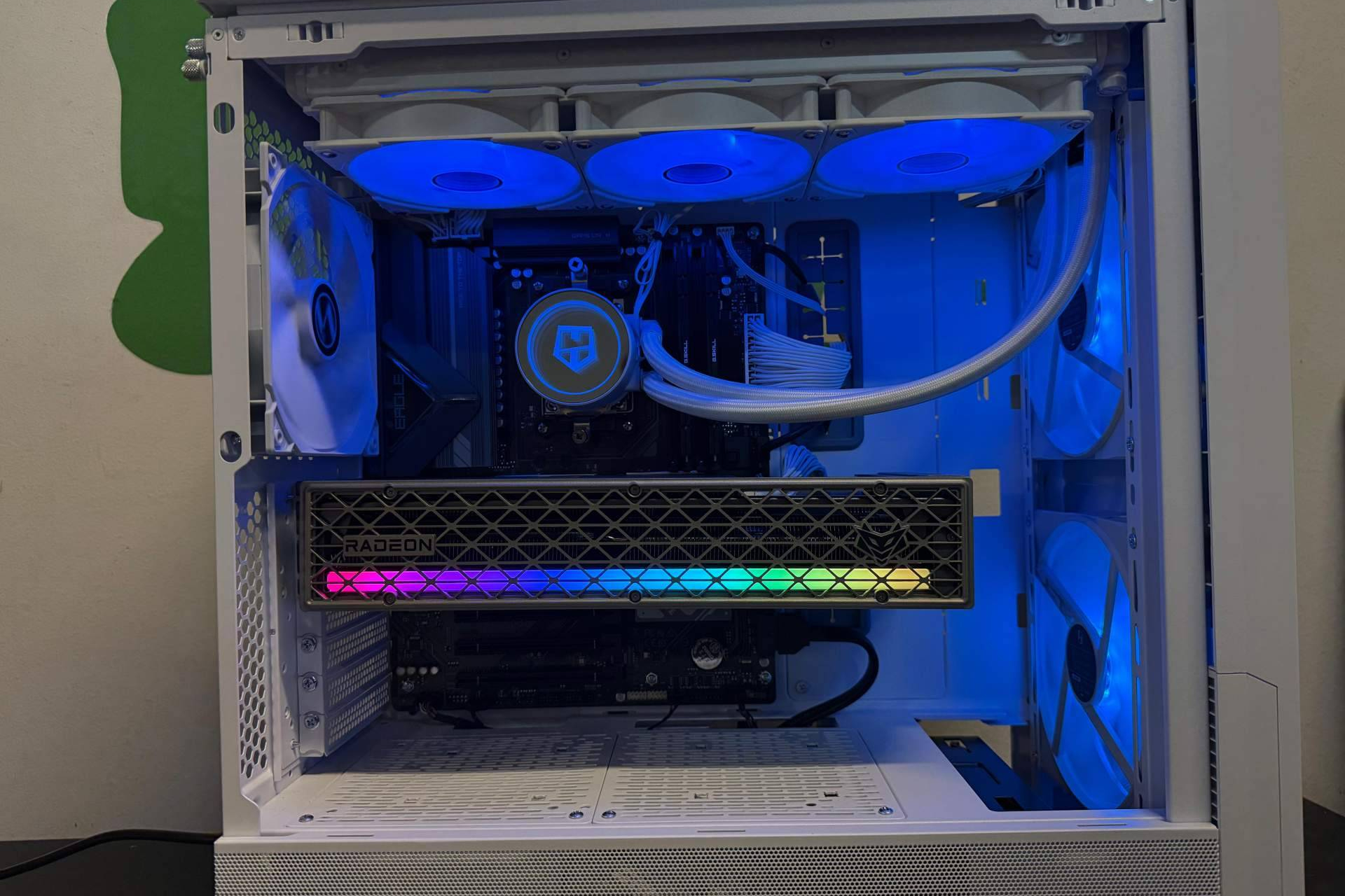 Aussar.es facilita la compra de un PC a medida con su configurador guiado y montaje profesional