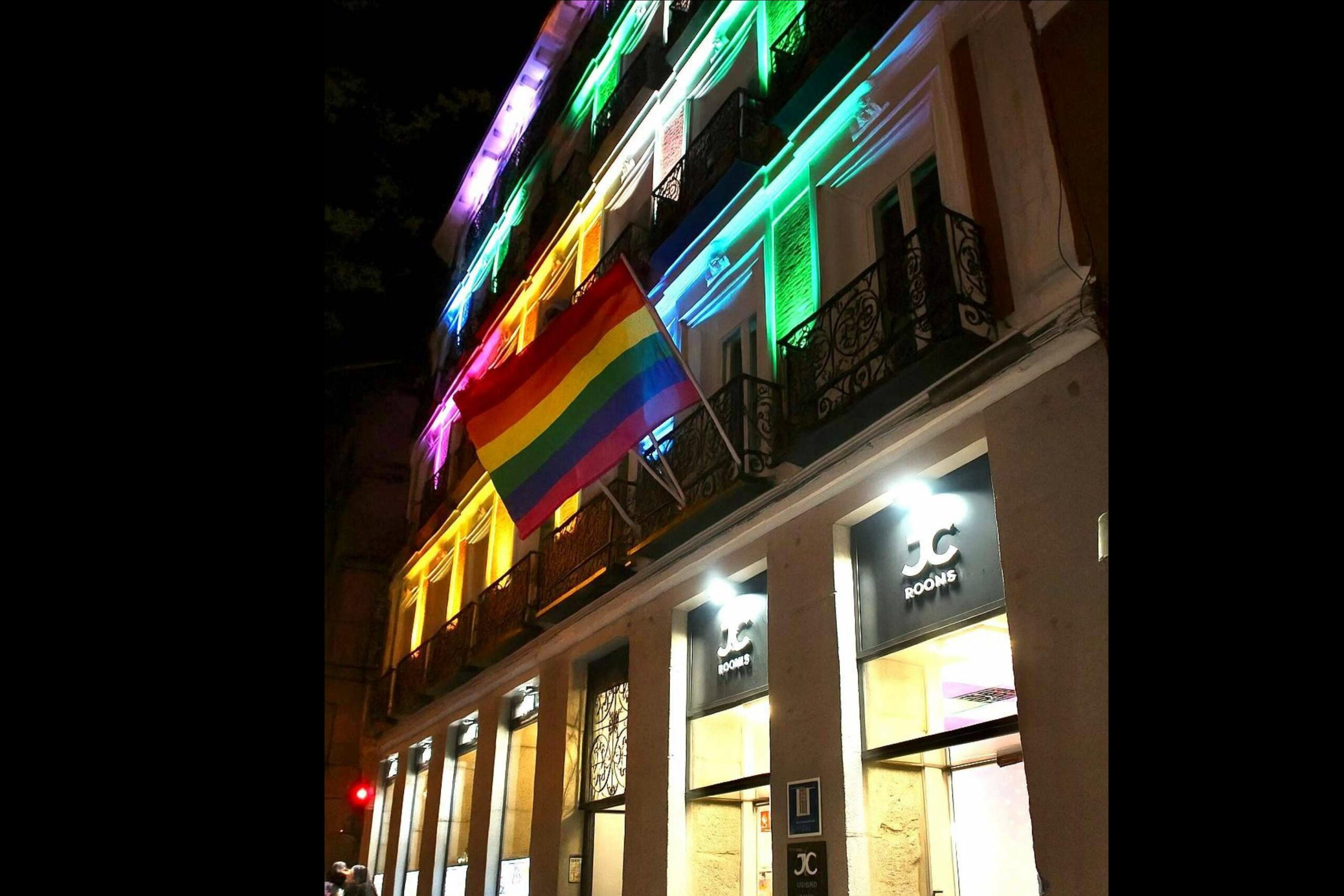Los colores del Pride 2025 iluminan los hoteles de JC Hoteles en el corazón de la capital