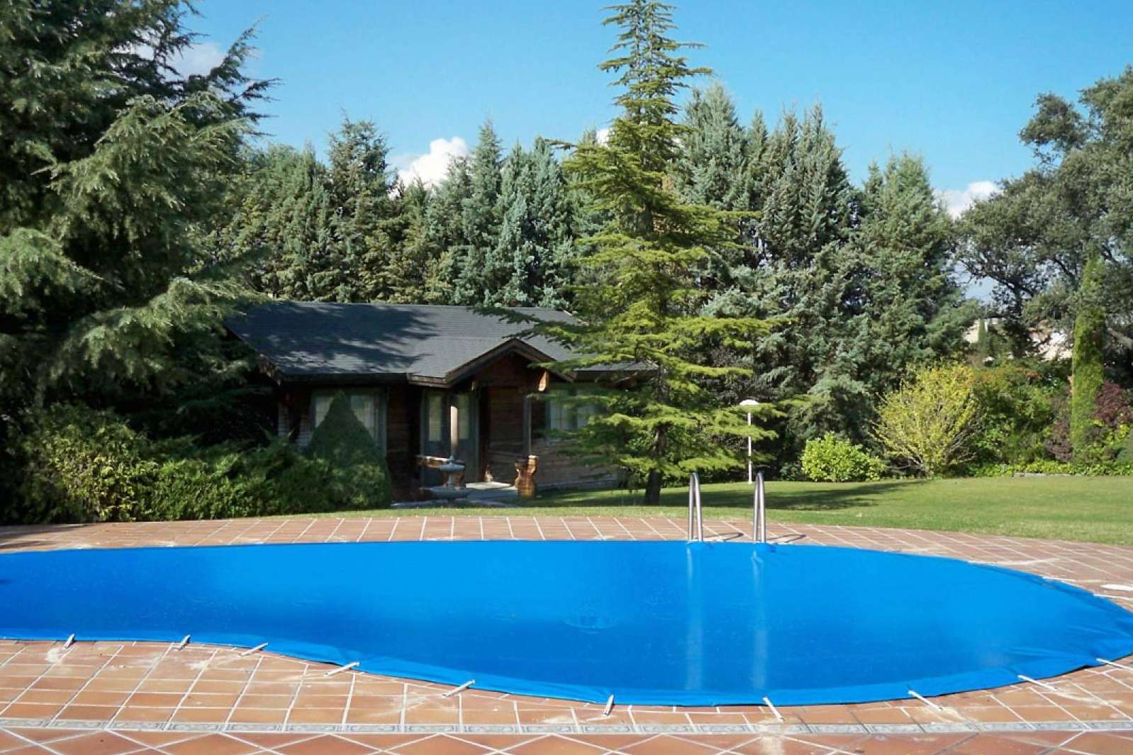 Cobertores de invierno a medida; la opción sostenible y segura para el cuidado de piscinas