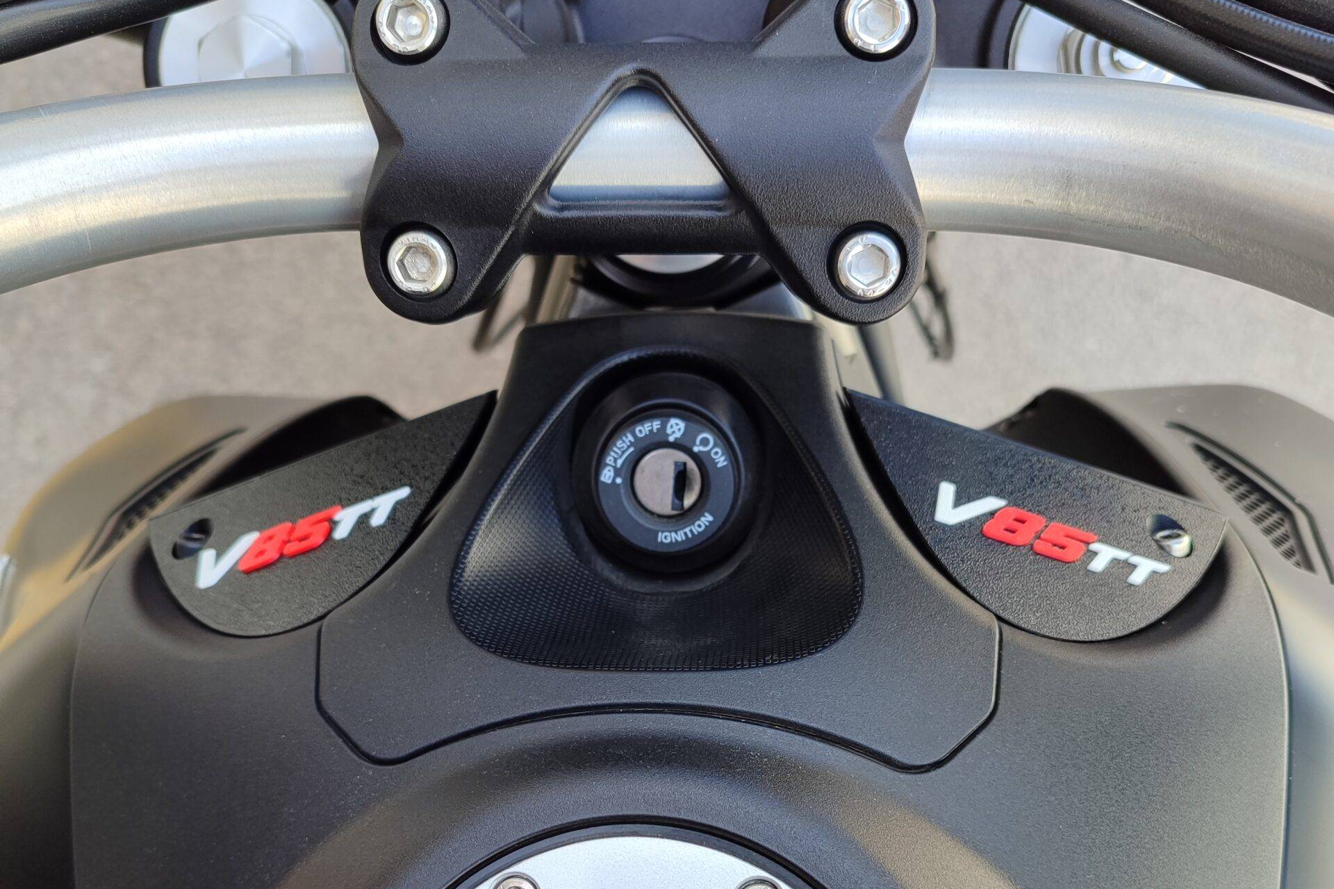 Impresion3Design lanza deflectores para la Moto Guzzi V85TT y soluciona un molesto defecto de fábrIca