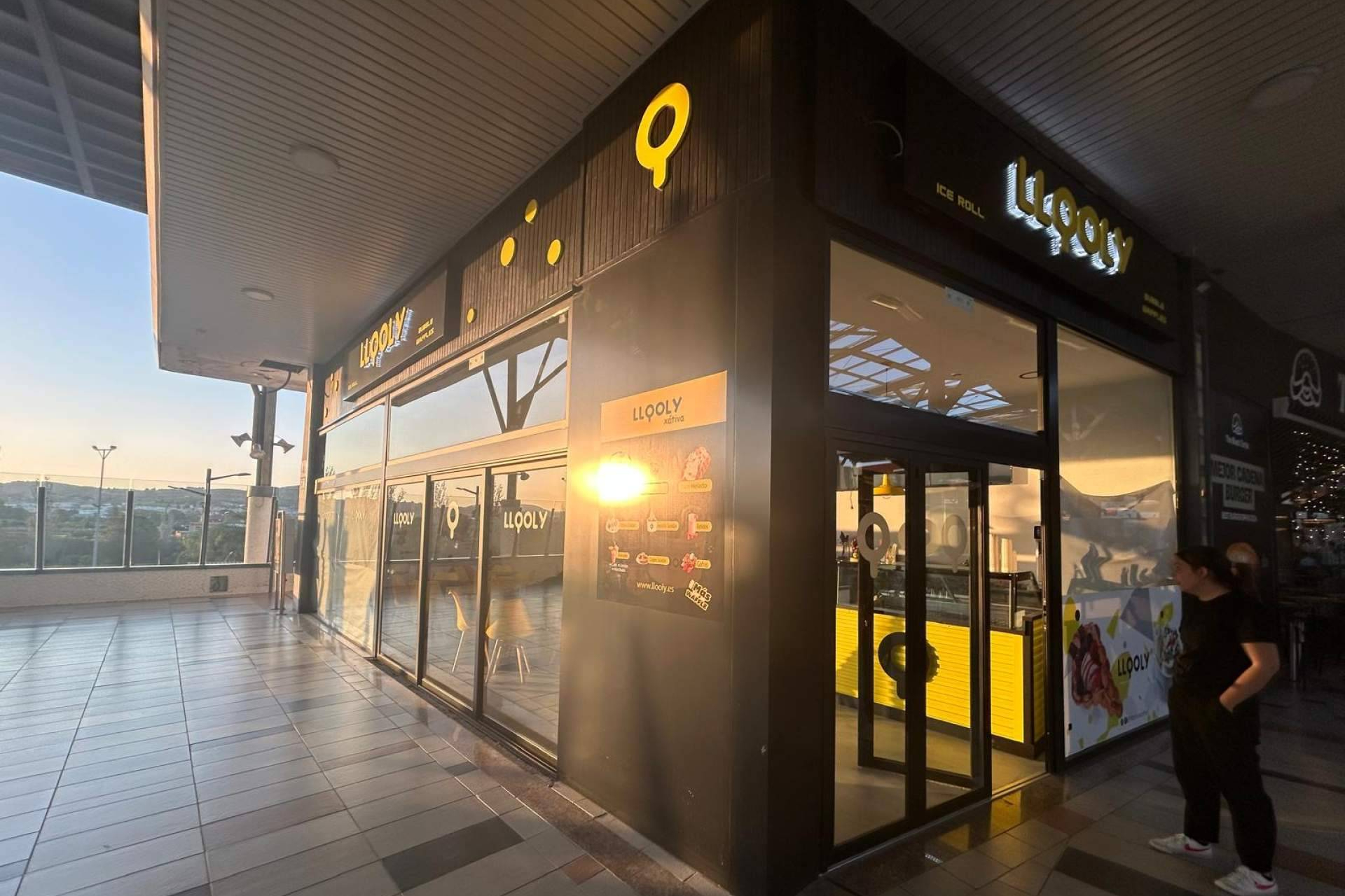Nueva apertura frente a la estación del AVE en Valencia de un nuevo LLOOLY