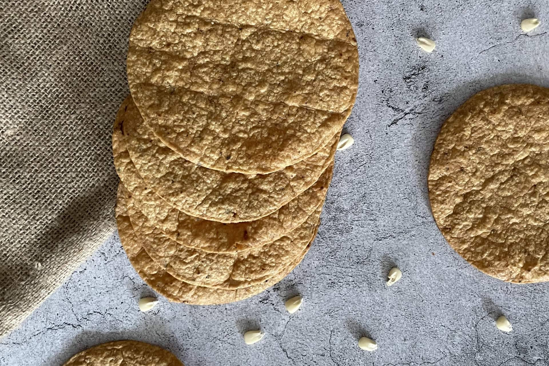 Crujientes, auténticas y versátiles; así son las tostadas de maíz de Maíz Maya