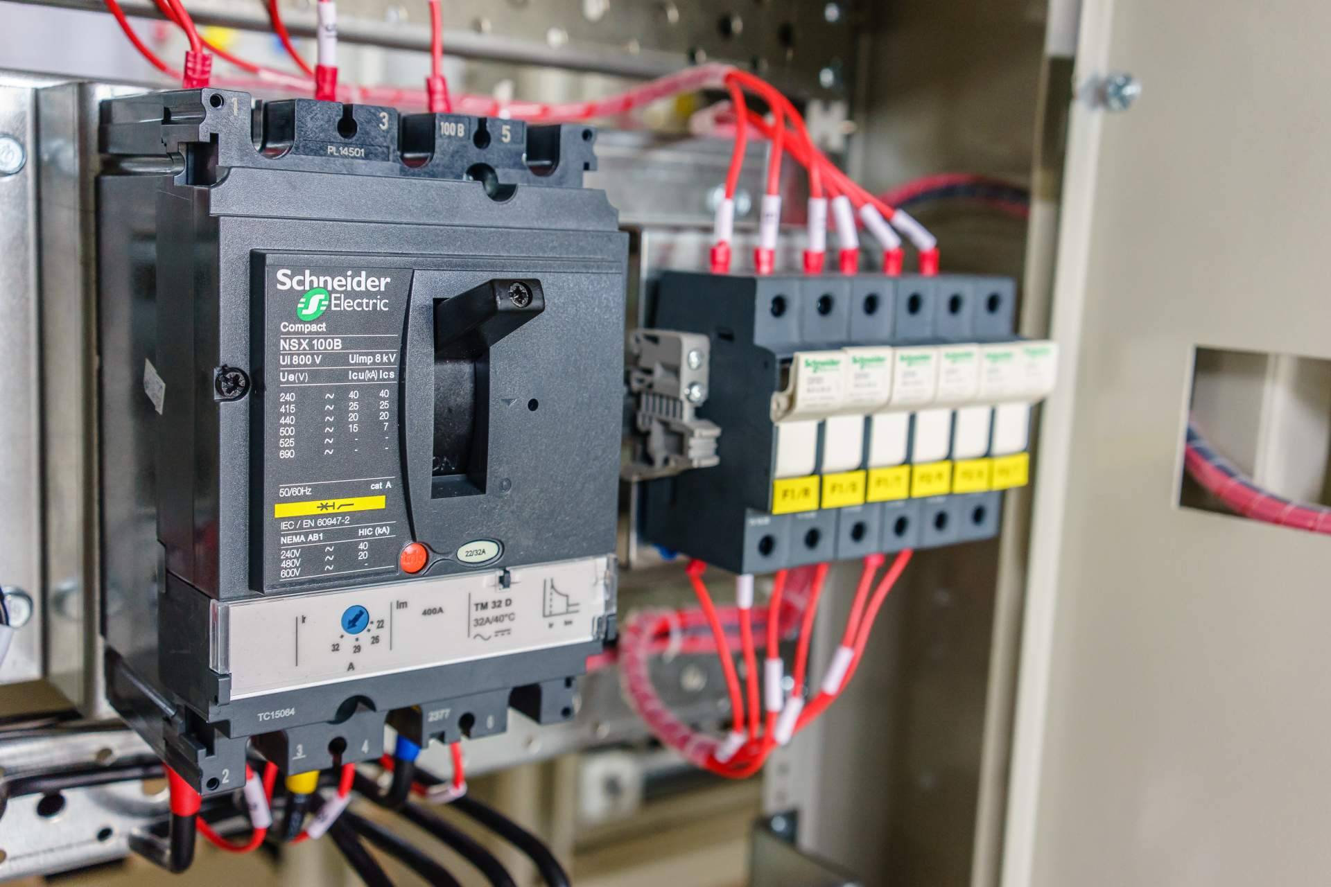 Material eléctrico Schneider Electric con asesoramiento técnico y precios ajustados en la tienda online de Cadenza Electric