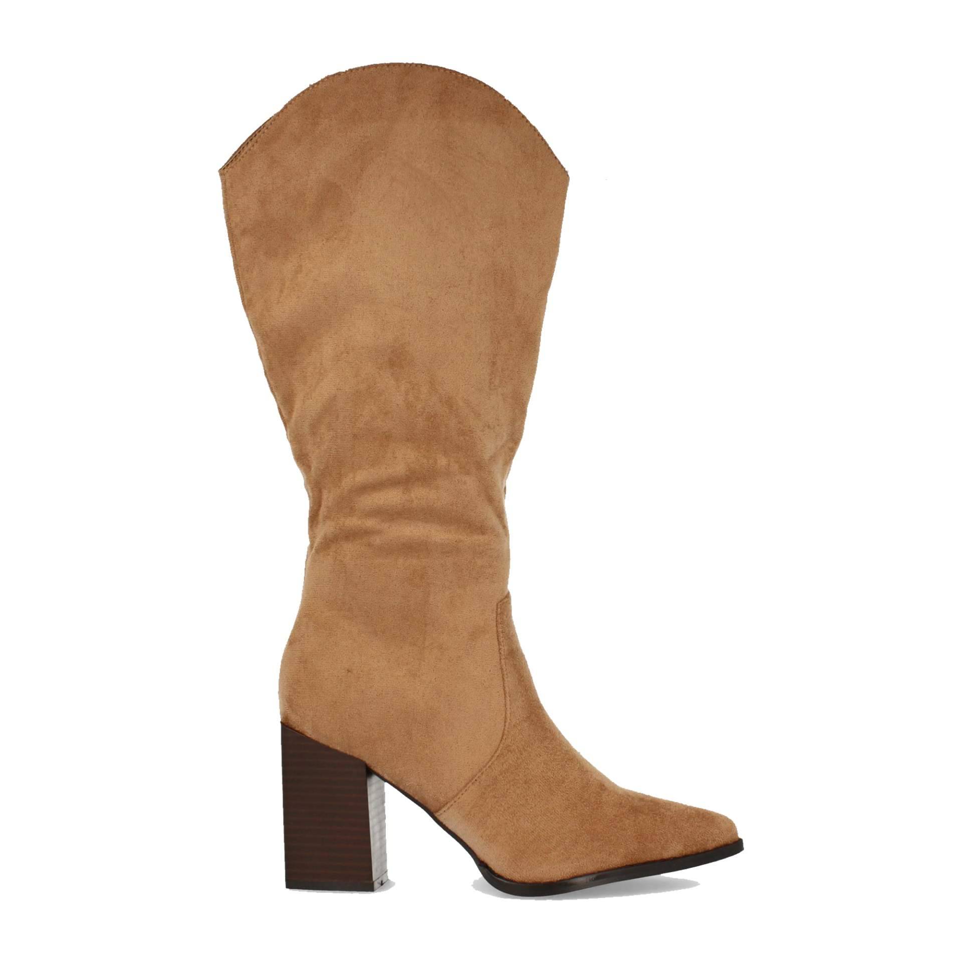 Botas marrones en distintos diseños y formatos, protagonistas en la colección de Calzados Gea