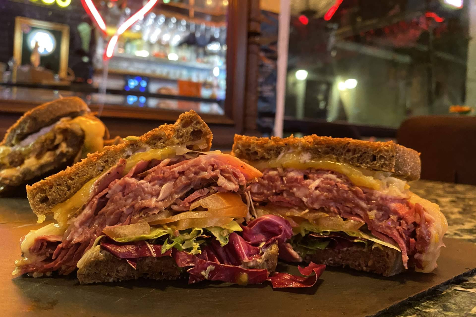 La gastronomía neoyorquina llega a Madrid con el Philly Steak y Sándwich de Pastrami
