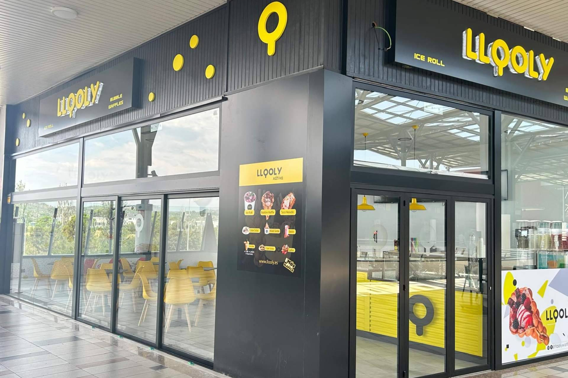 Llooly llega a El Mirador de Burgos con una oferta innovadora de gofres, helados y batidos