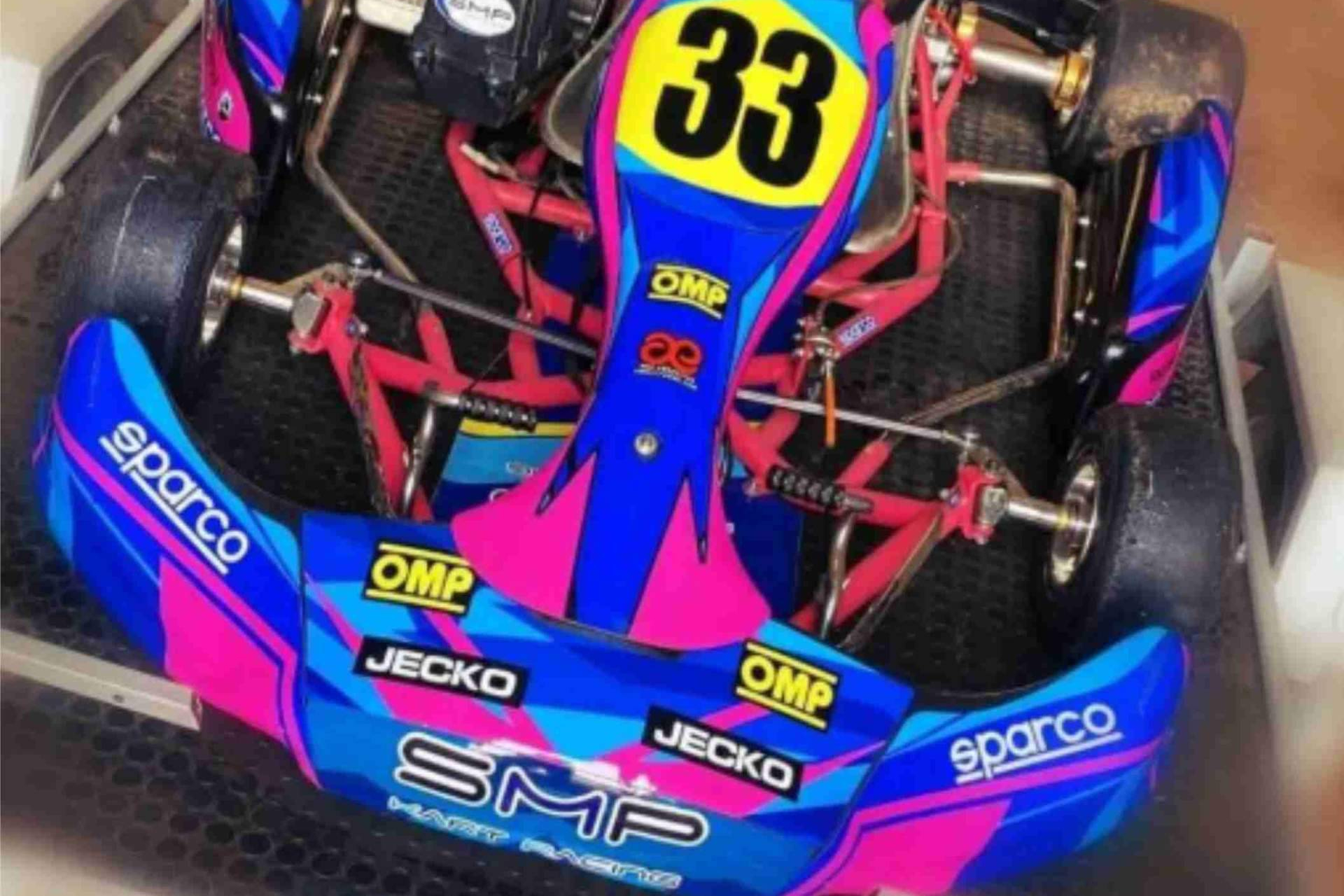 ADHESIVOSEMBARRADOS destaca en el diseño de adhesivos personalizados para Quads y Karts con enfoque profesional