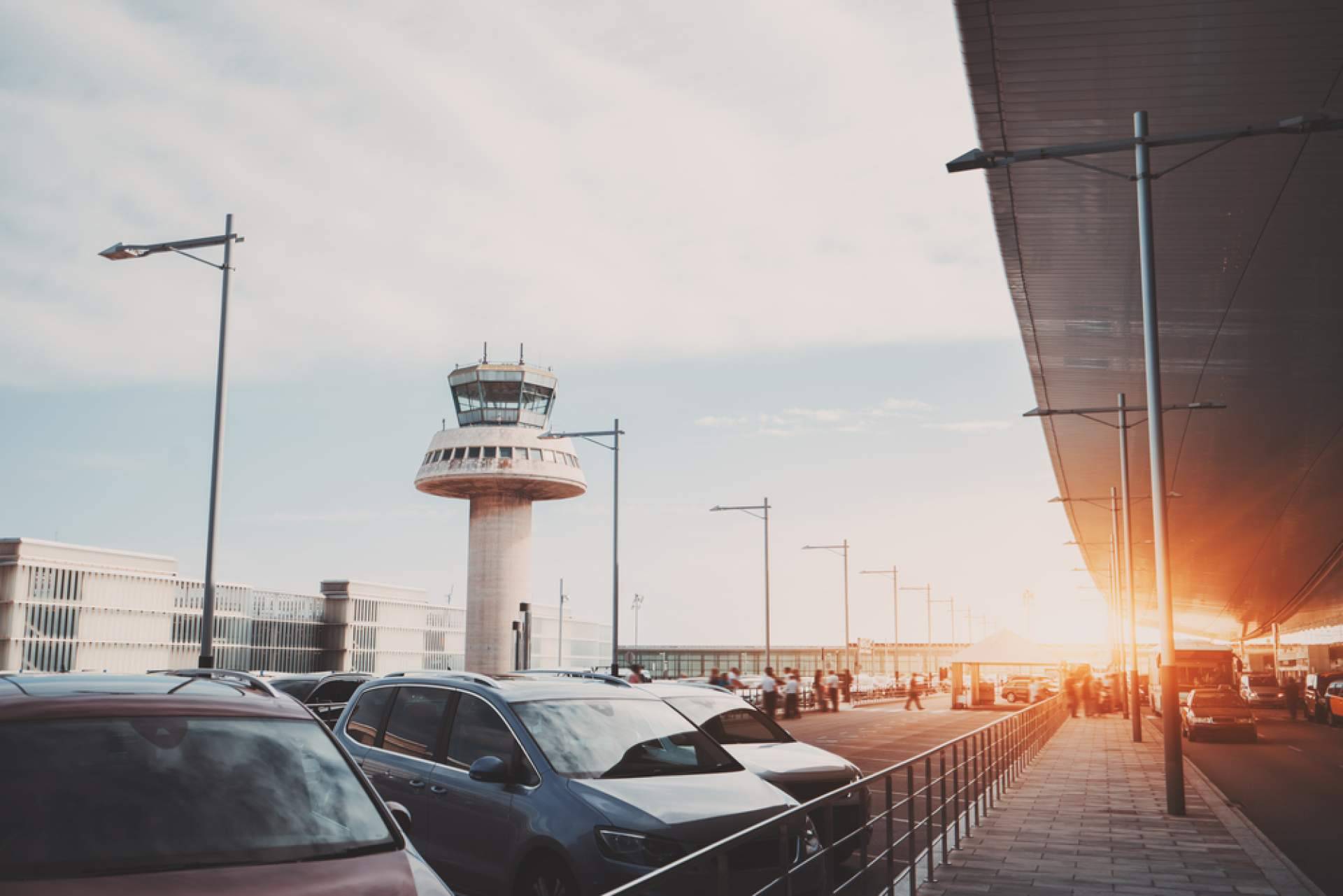 Aparcar coche en el aeropuerto de Alicante es más fácil y económico con Aparcalo