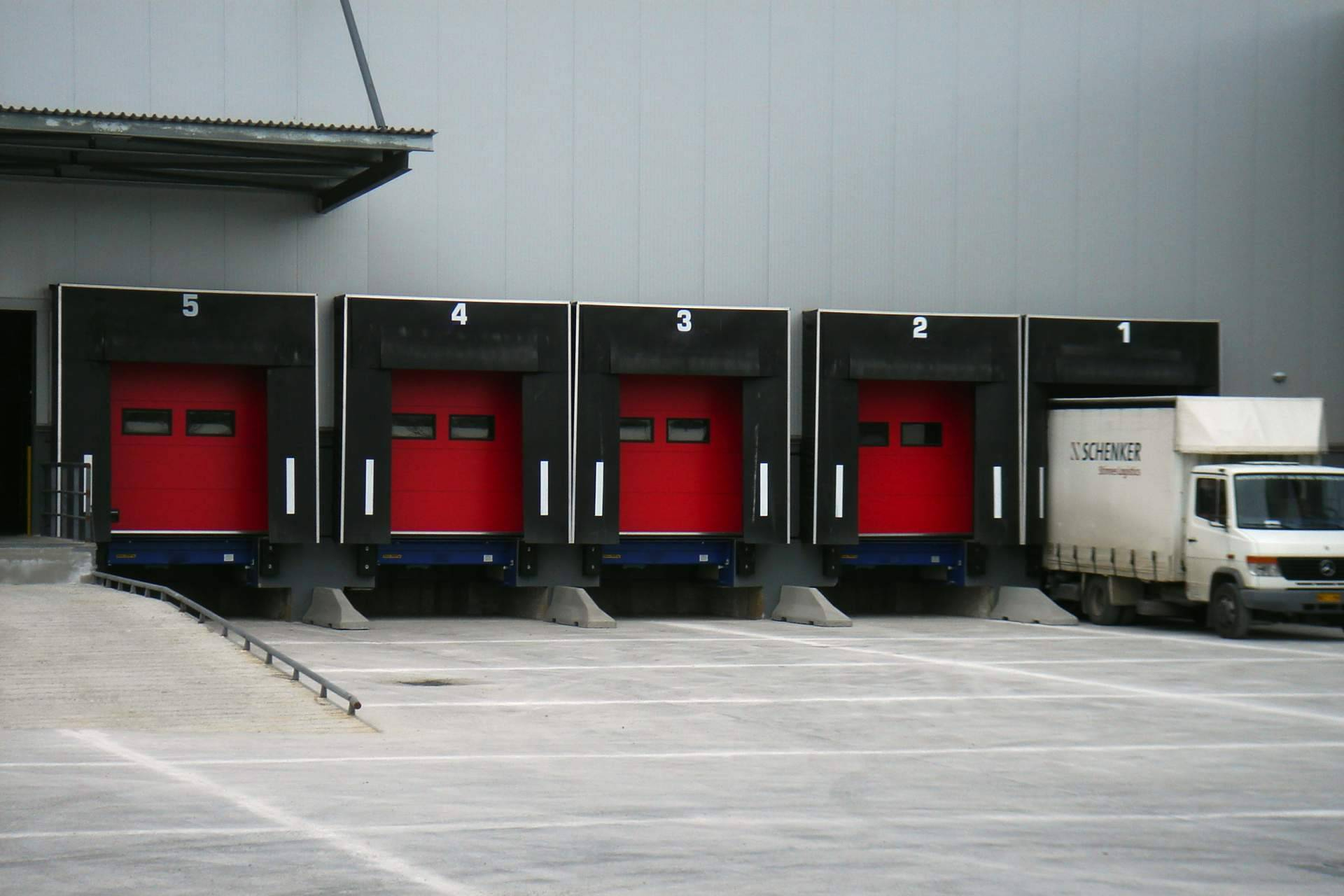 ASSA ABLOY refuerza su portfolio con abrigos de estanqueidad y equipamiento para muelles de carga