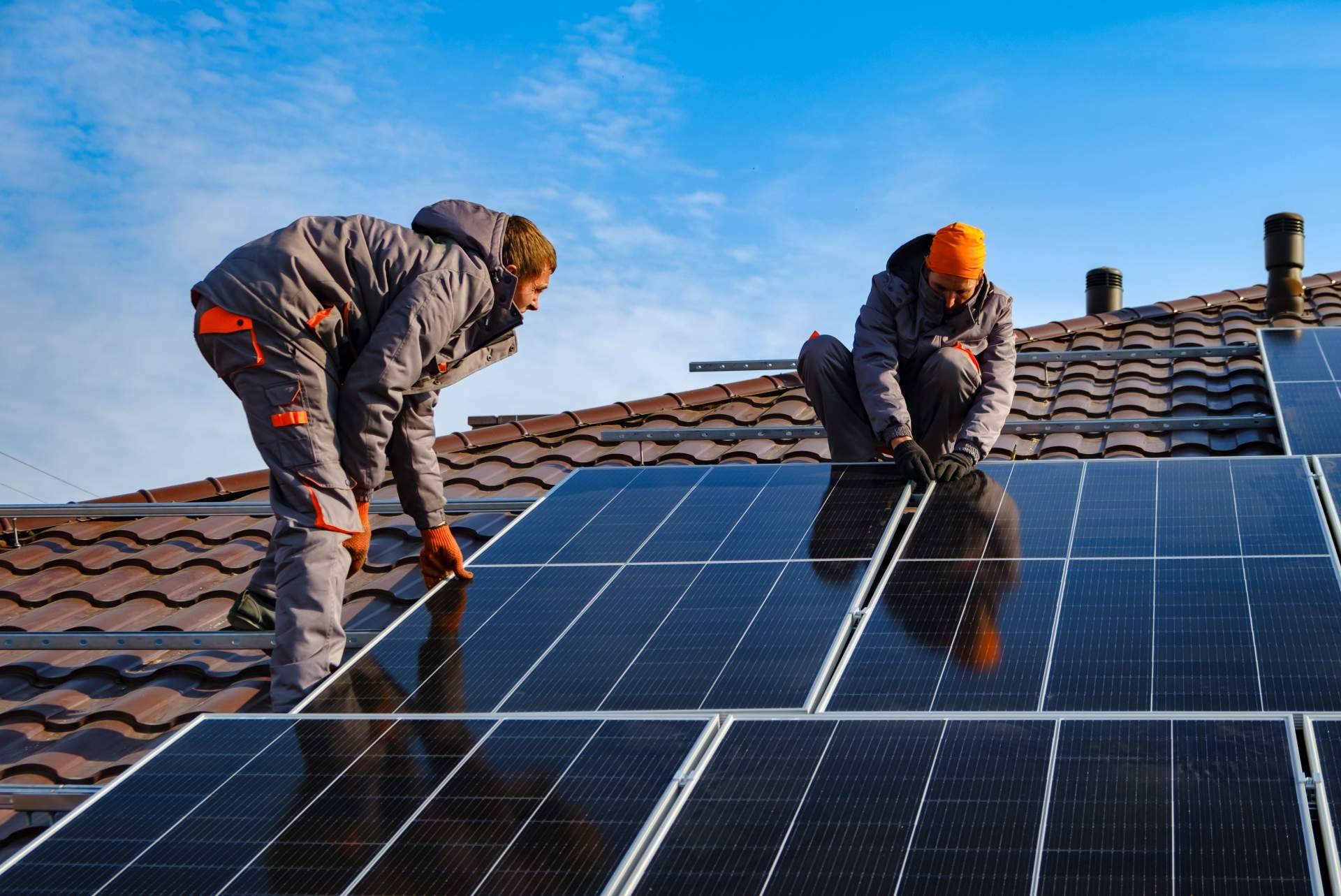 El auge de las placas solares en Sevilla impulsa la transición energética del sector fotovoltaico