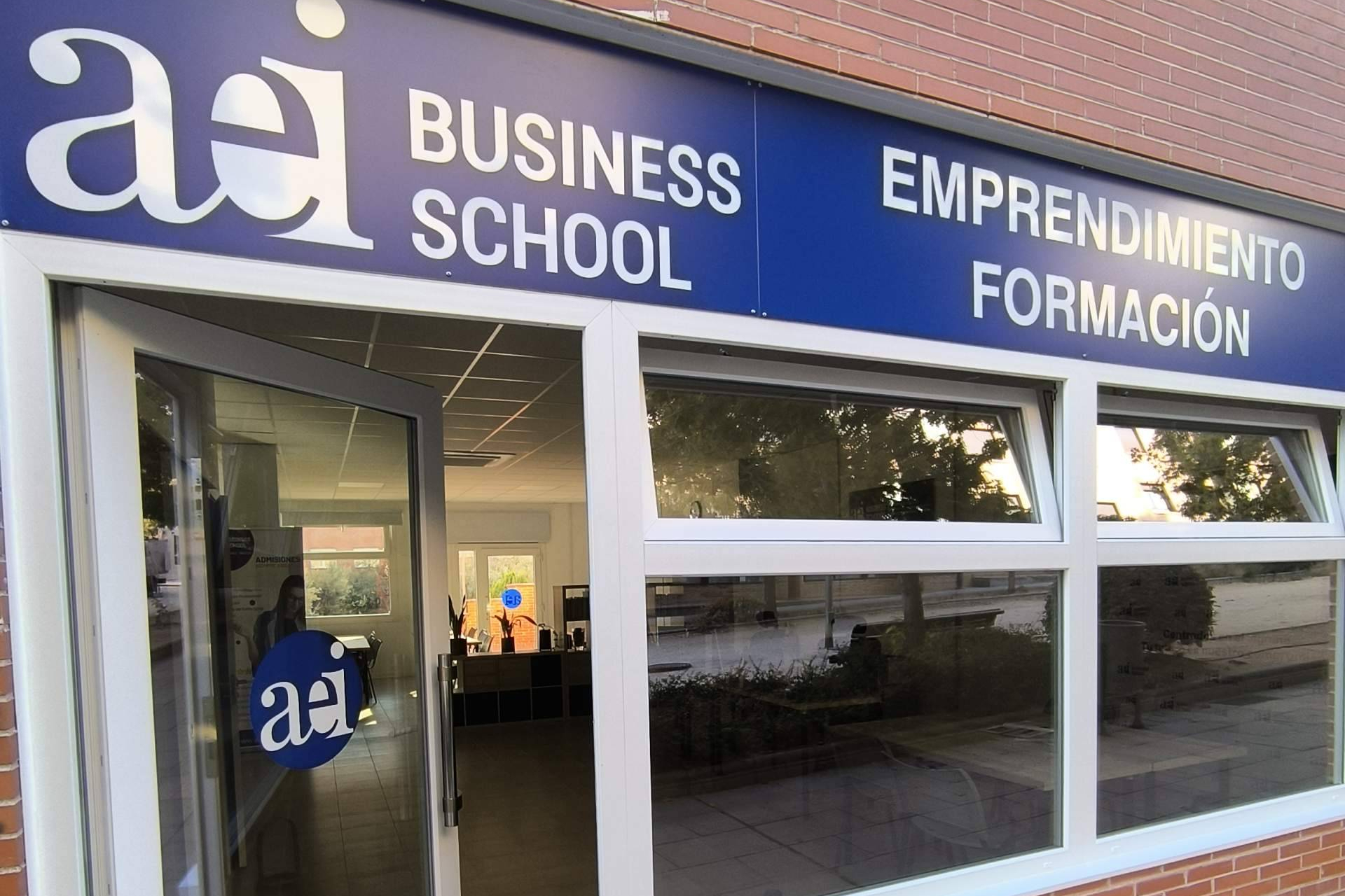 Formación profesional sin artificios, AEI Business School y el concepto de la escuela no escuela
