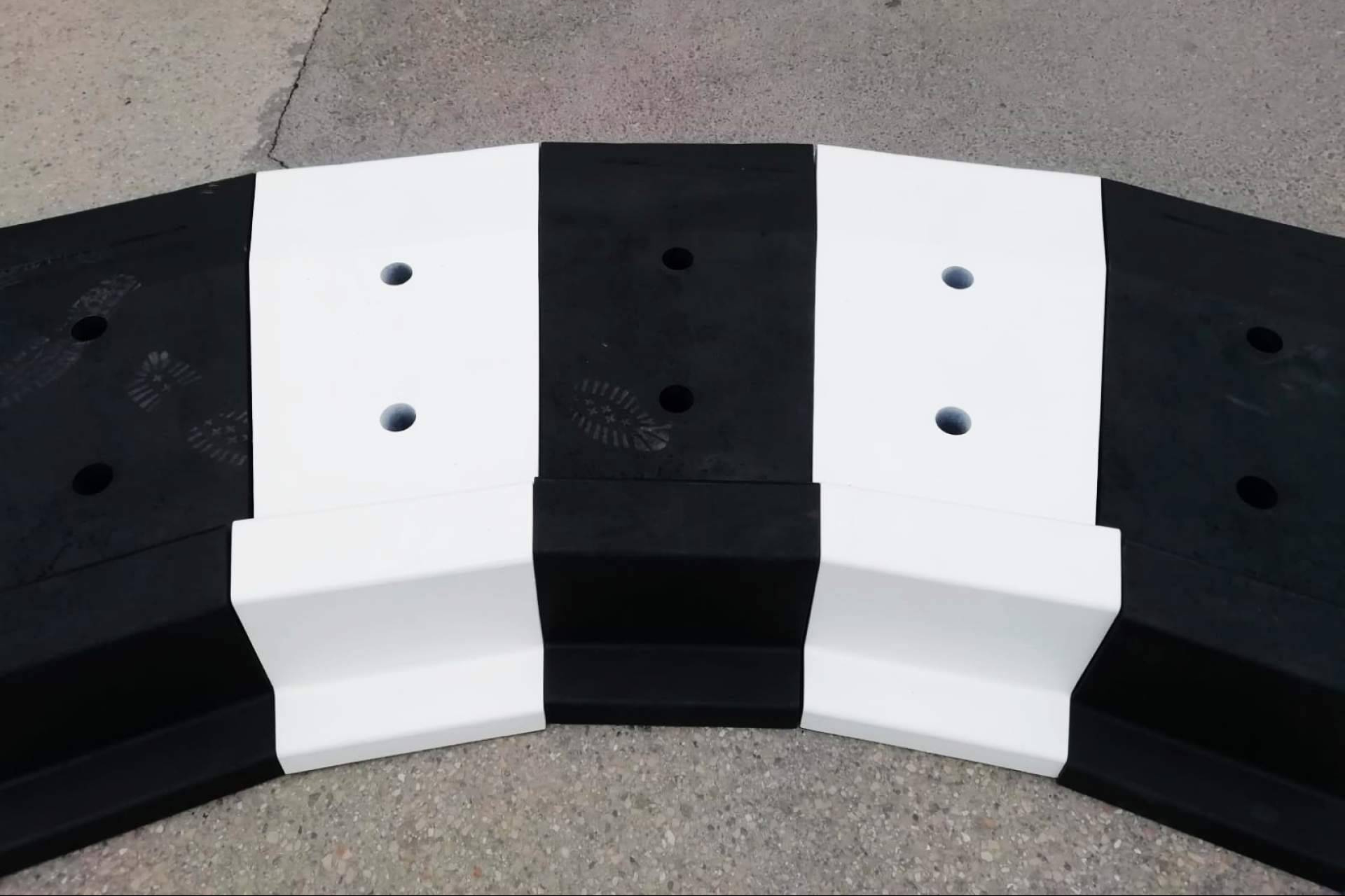 Seguridad vial y sostenibilidad; la nueva rotonda modular de plástico de Abadecom marca la diferencia