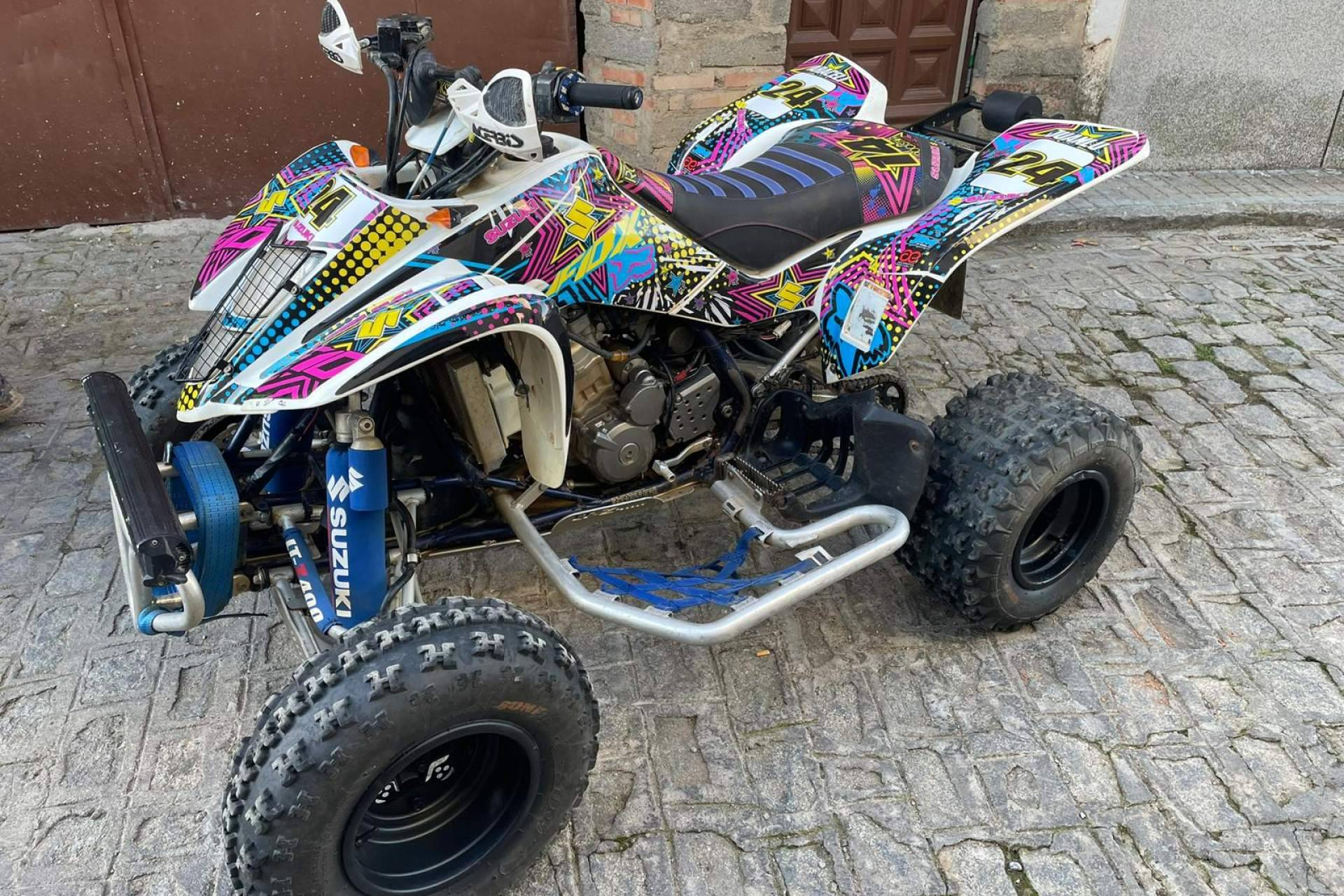 Pegatinas para kart y quad de ADHESIVOSEMBARRADOS; personalización total y materiales de alta resistencia
