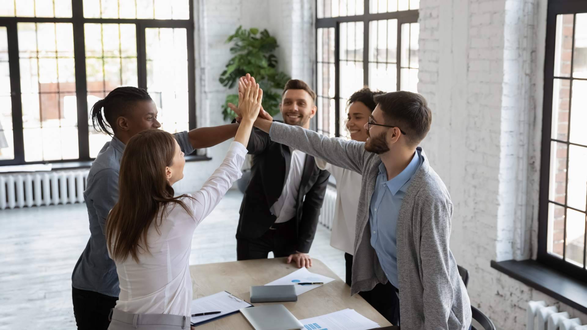 Qué es el clima laboral y por qué resulta determinante para el rendimiento empresarial