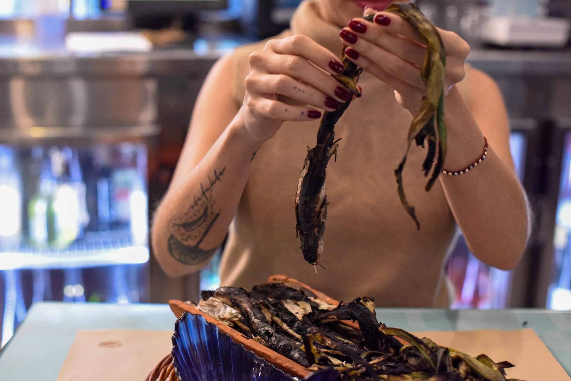 Calcotada Barcelona en la ciudad; Pasa Tapas sirve calçots a la brasa con romesco