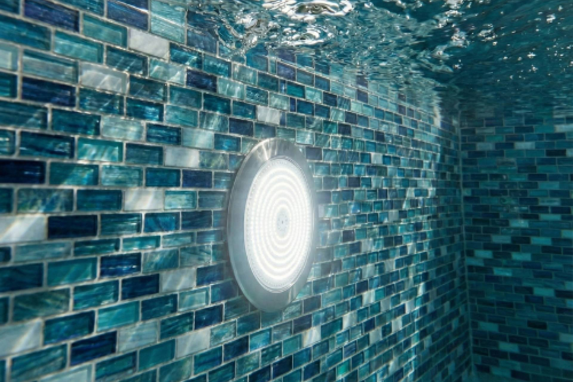 Warmpool ofrece soluciones integrales para profesionales de piscinas