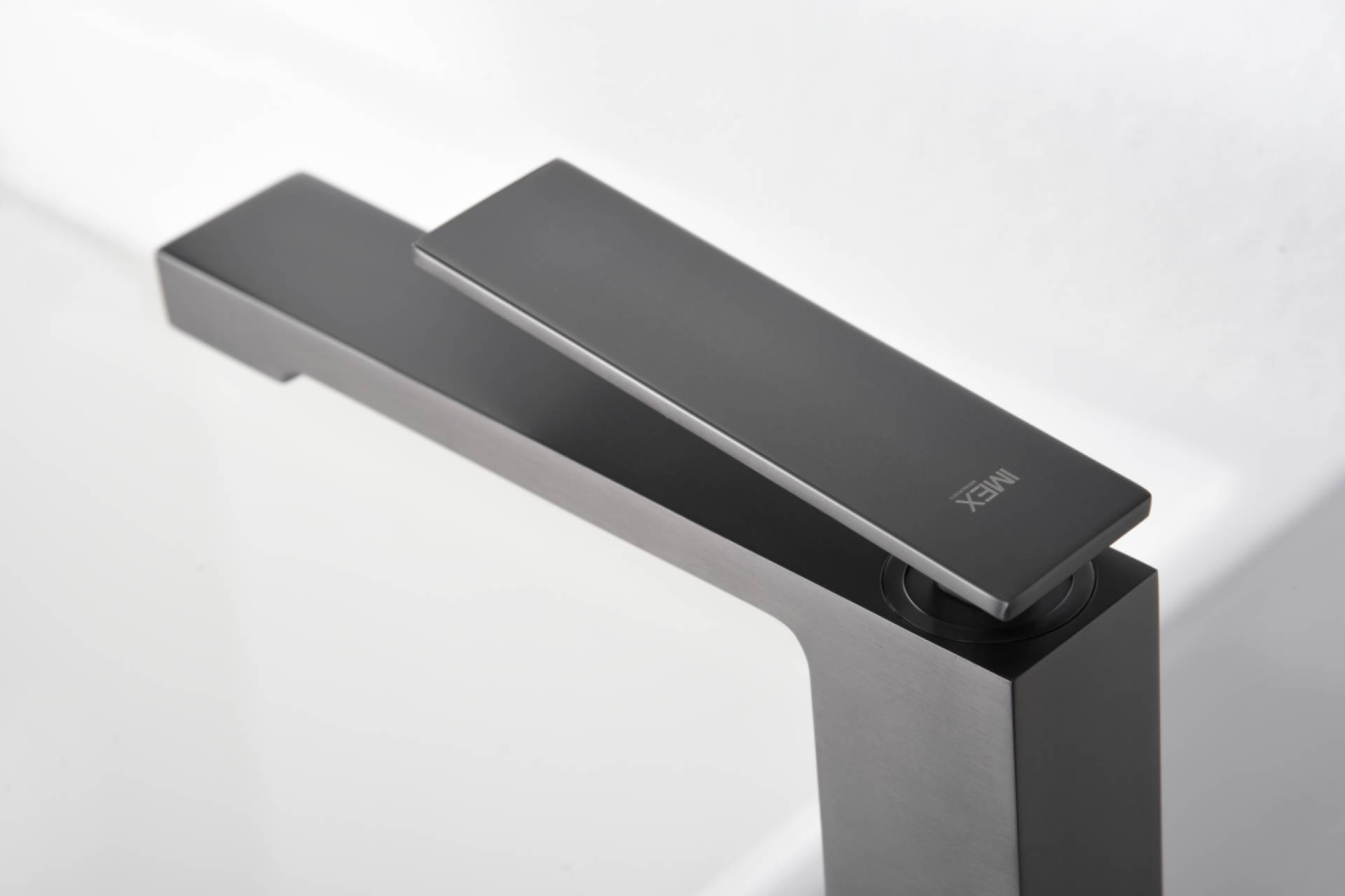Grupo Imex ultima los detalles de su próximo catálogo de productos para baño y cocina