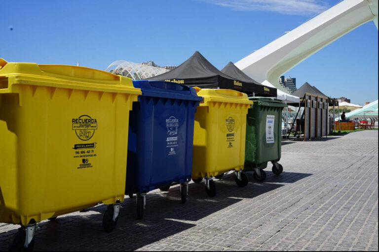 Cómo ahorrar costes en un negocio a través del reciclaje