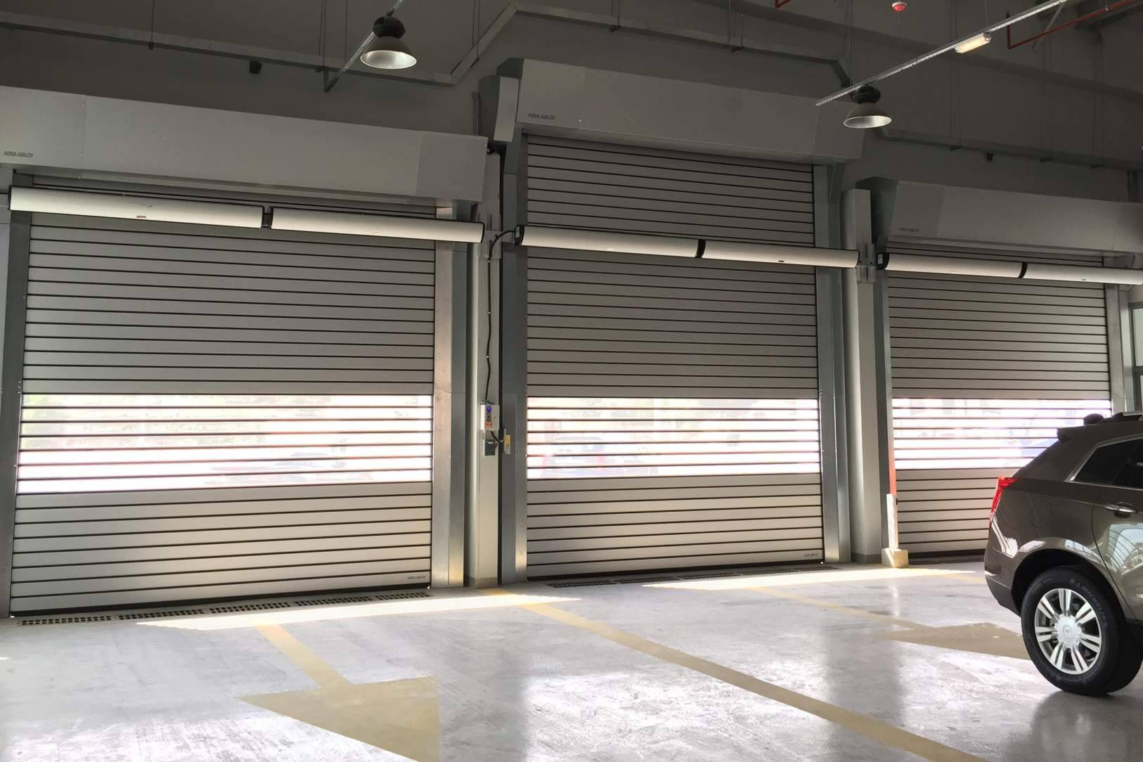 Puertas rápidas y puertas enrollables de ASSA ABLOY, soluciones de alto rendimiento para entornos profesionales