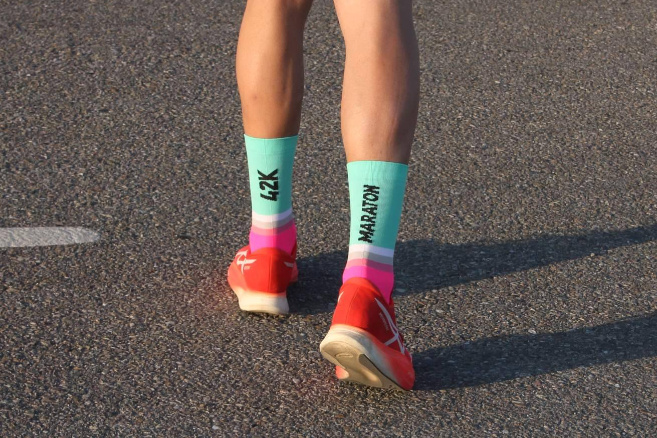 Correr una maratón empieza por los pies, la relevancia de unos buenos calcetines