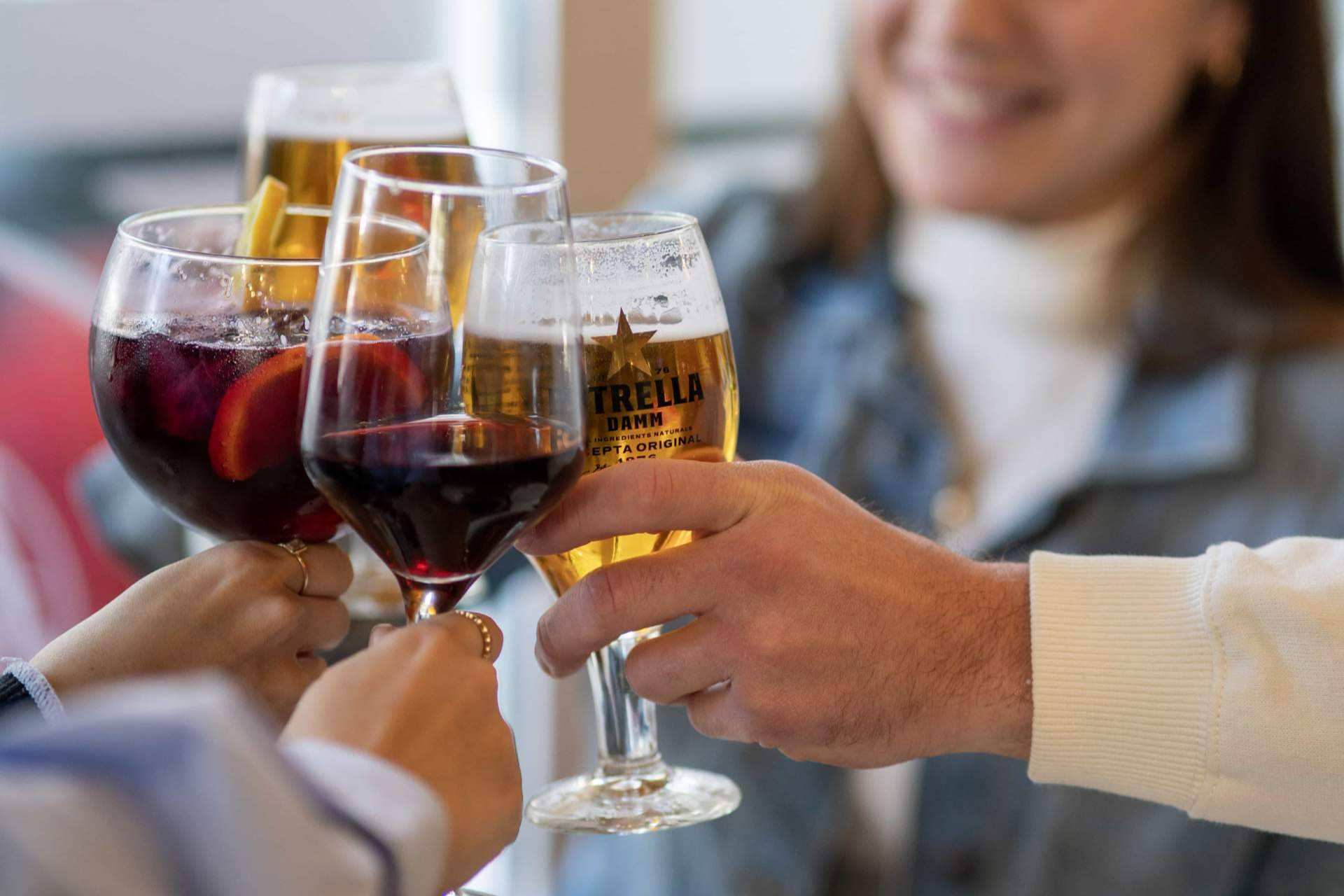 Pasa Tapas destaca entre los restaurantes que ofrecen comida hasta tarde en Barcelona