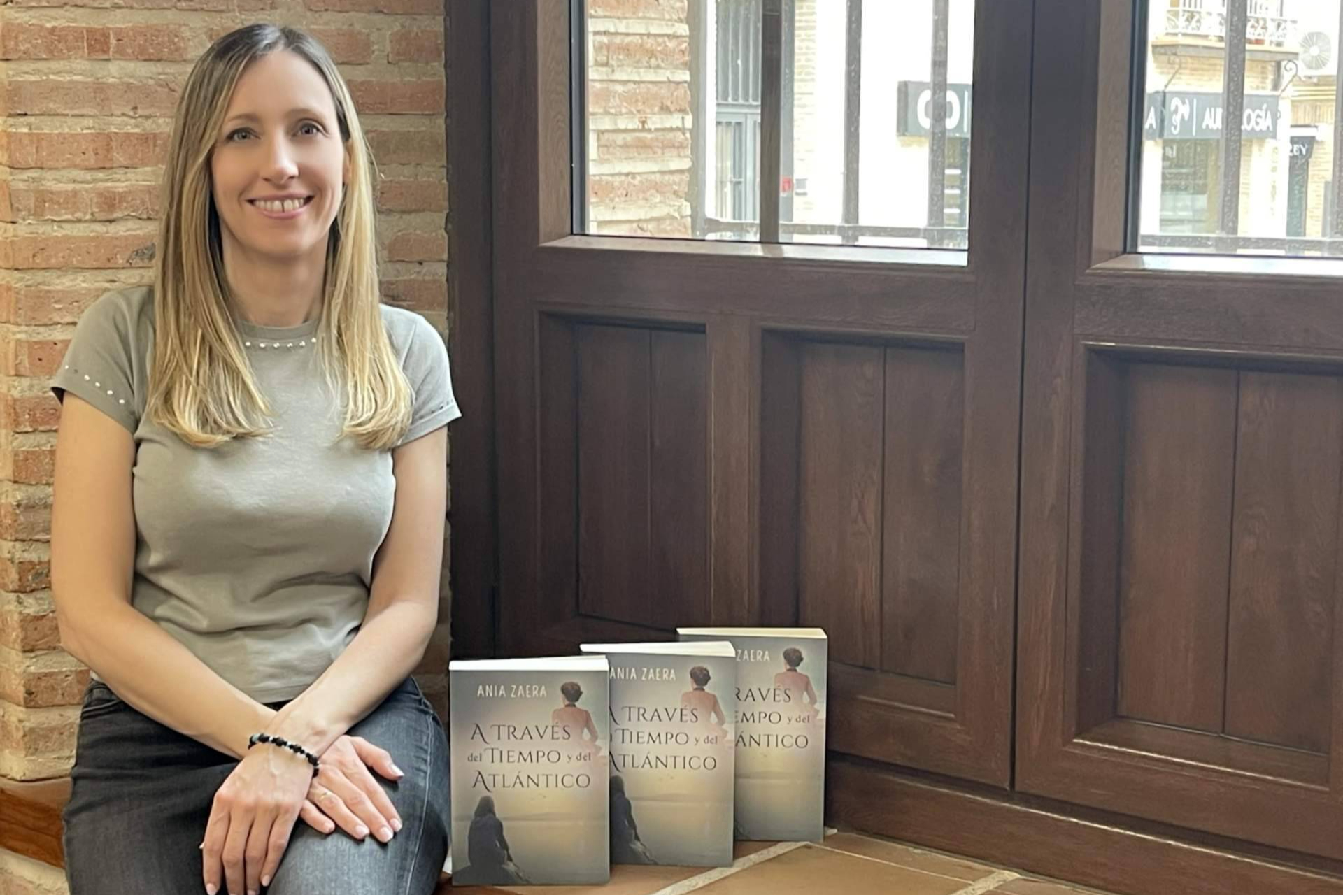 En el día del libro llega A través del tiempo y del Atlántico, nueva novela de Ania Zaera